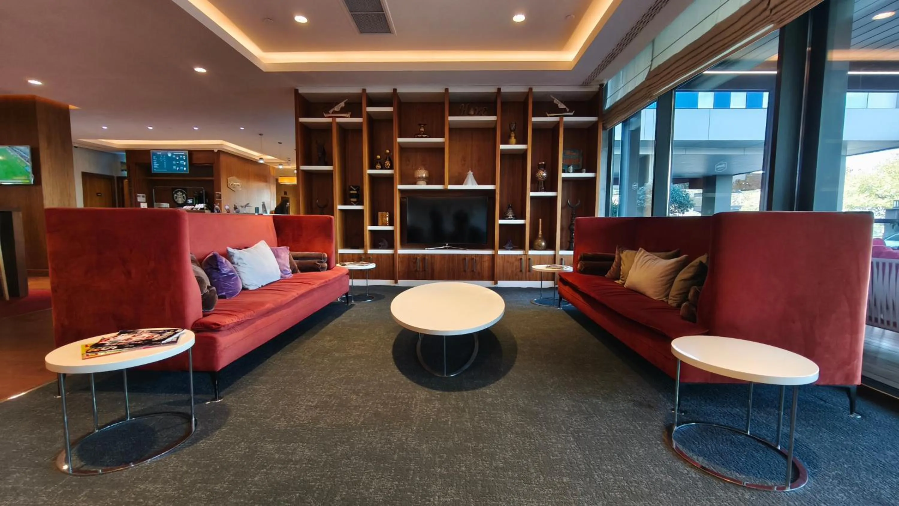 Communal lounge/ TV room in Hampton by Hilton Samsun