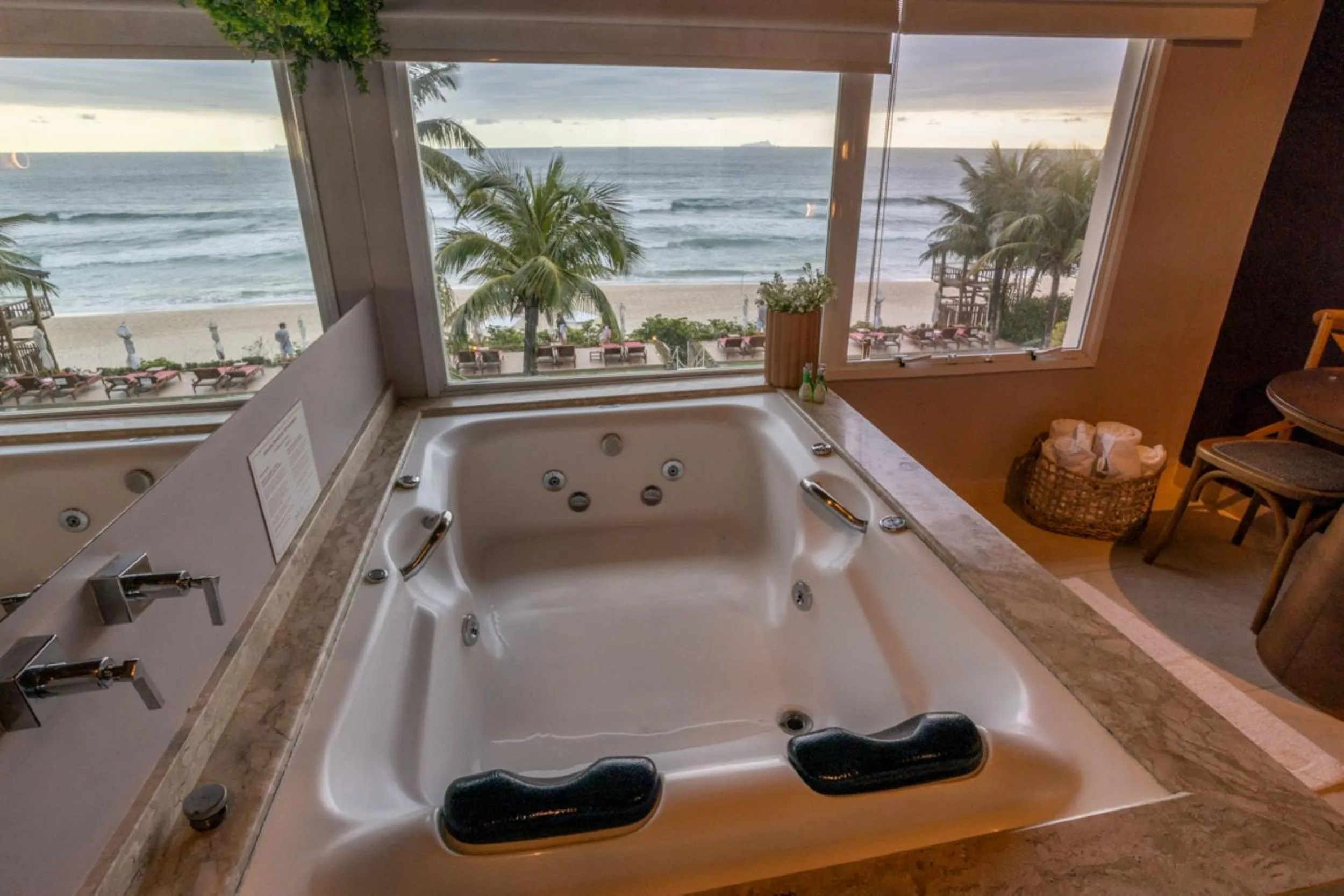 Hot Tub in Amora Hotel Maresias