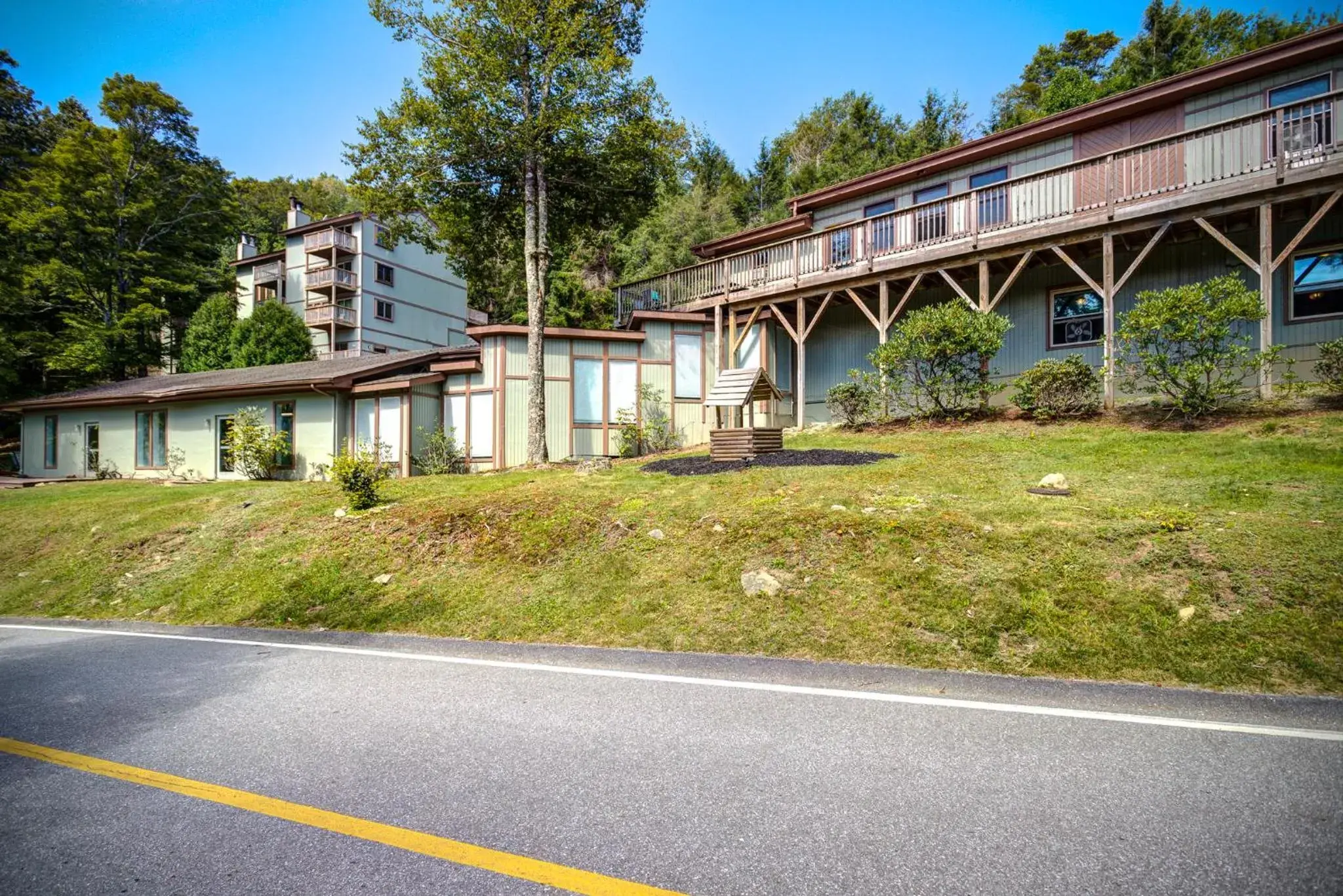 Property building in The Highlands at Sugar Property building in The Highlands at Sugar