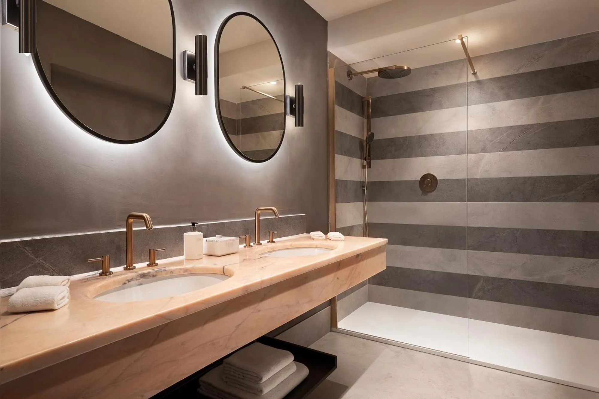 Bathroom in Sina Brufani