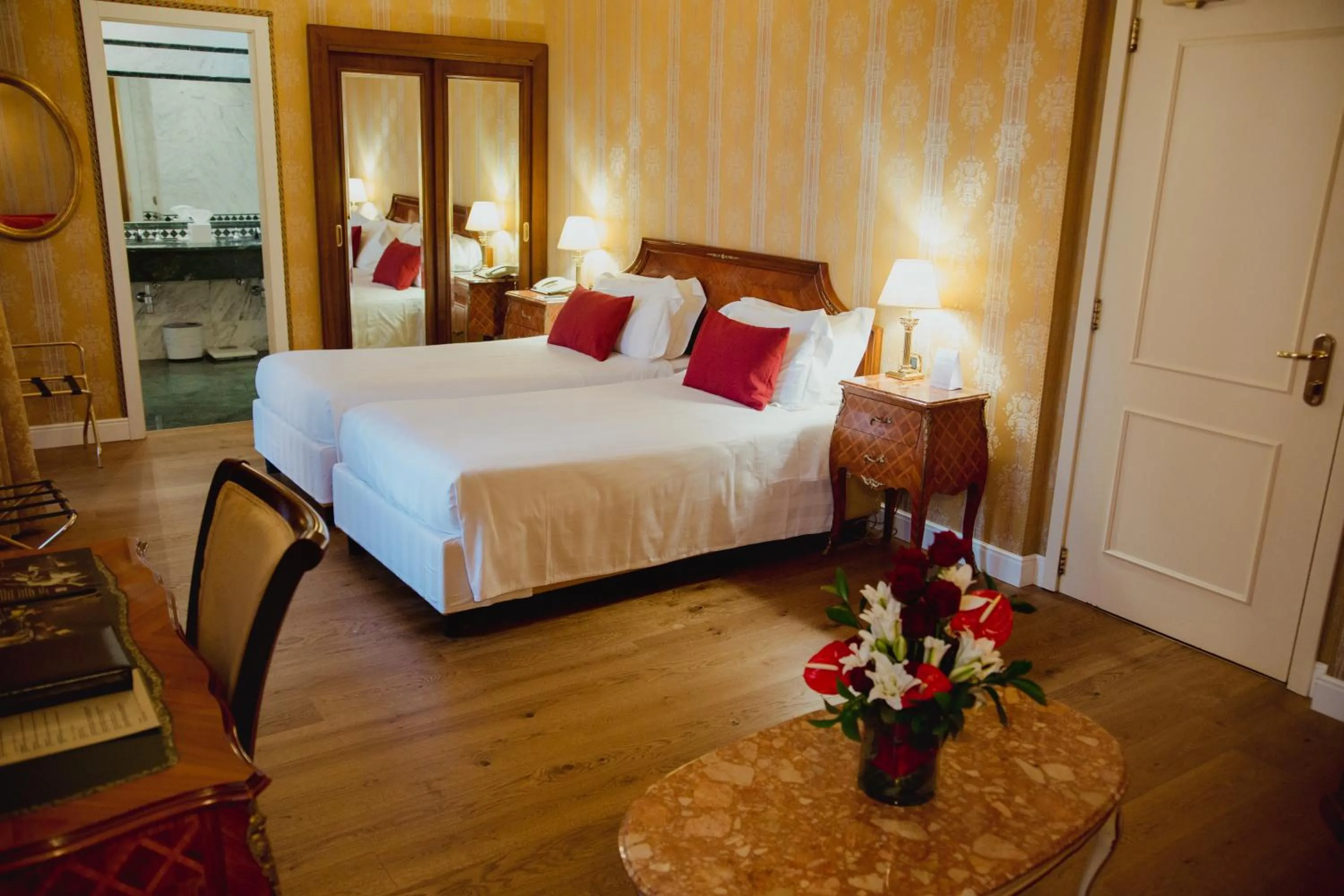 Bedroom, Bed in Sina Brufani