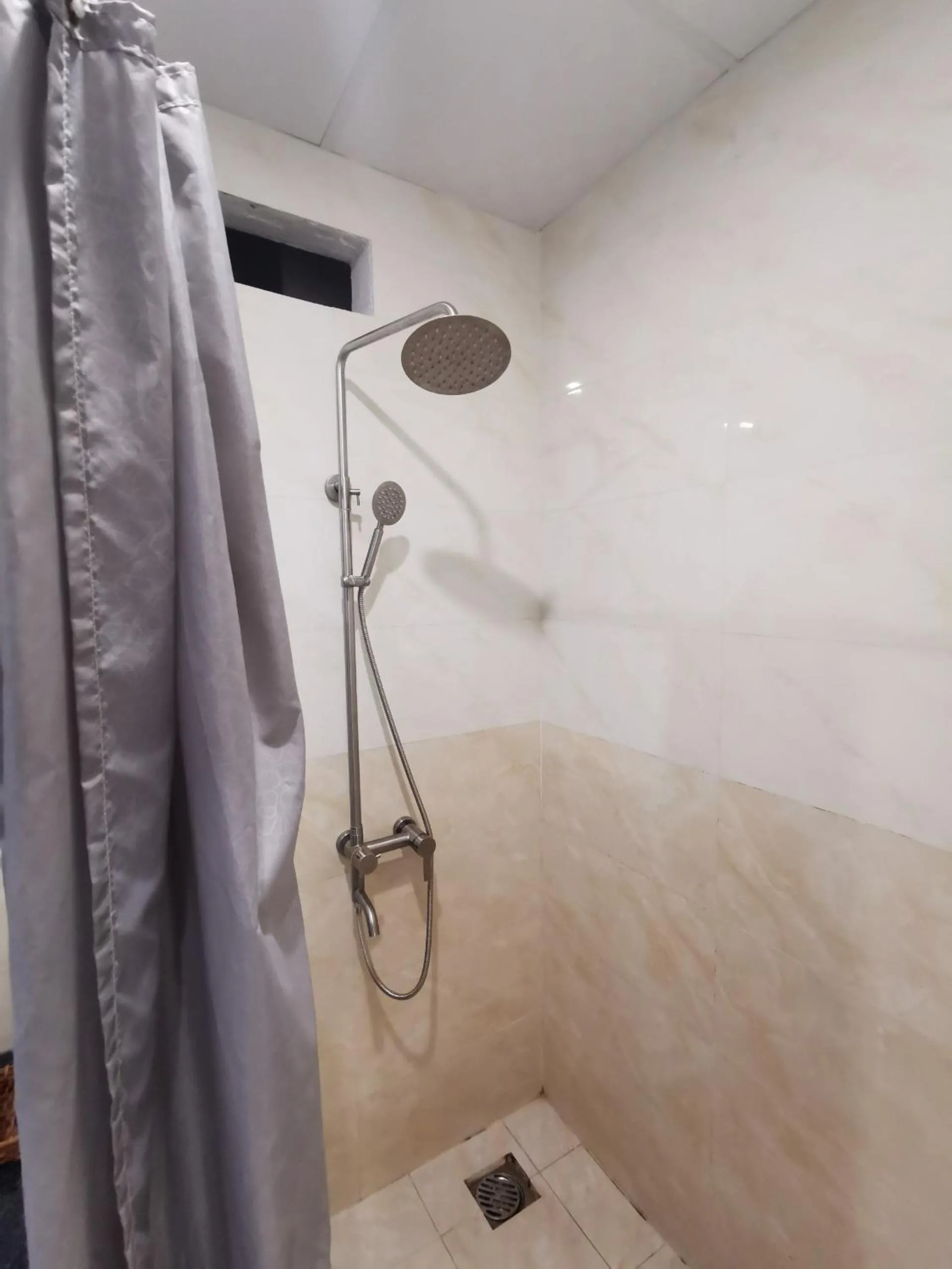 Shower in Sen Vàng Hotel