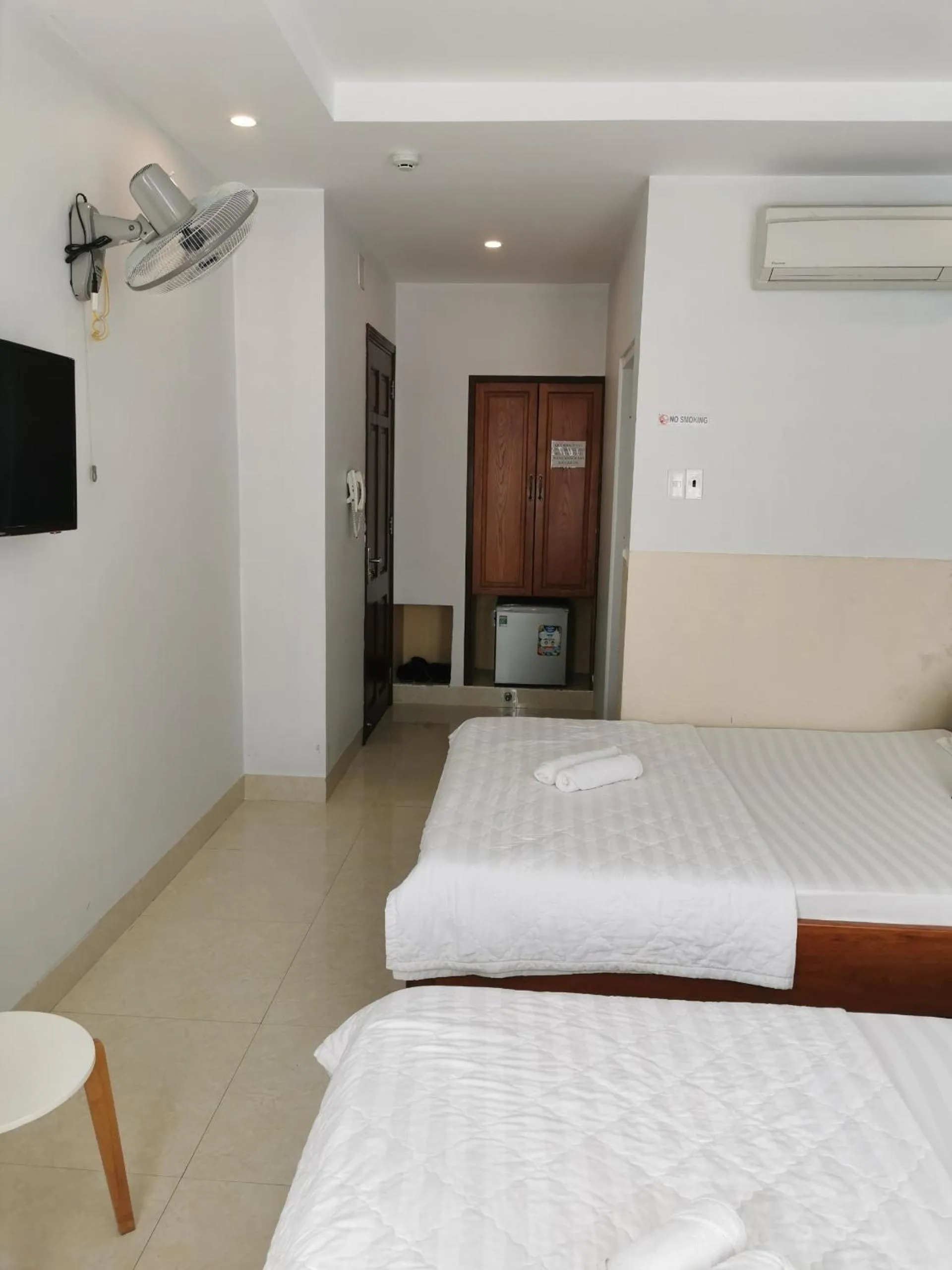 fireplace, Bed in Sen Vàng Hotel
