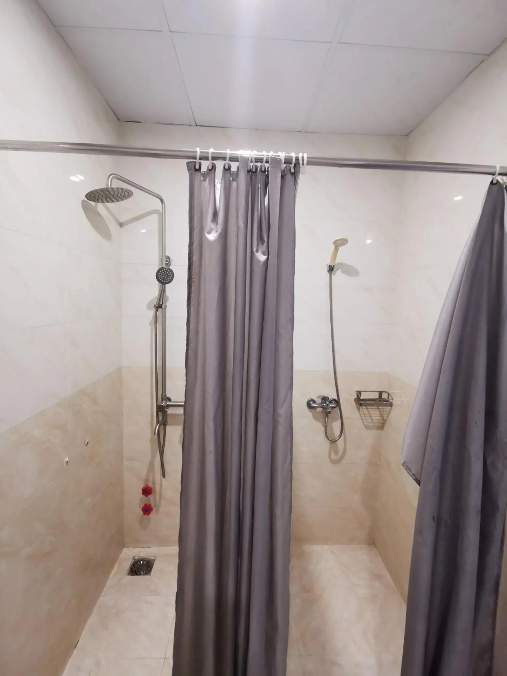 Shower in Sen Vàng Hotel
