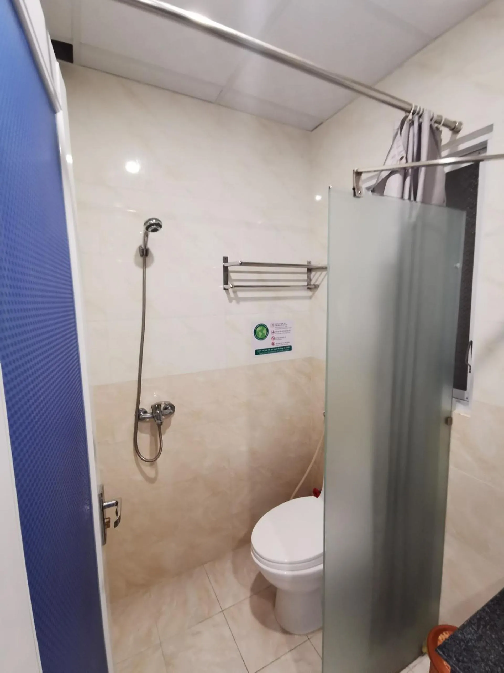 Toilet in Sen Vàng Hotel
