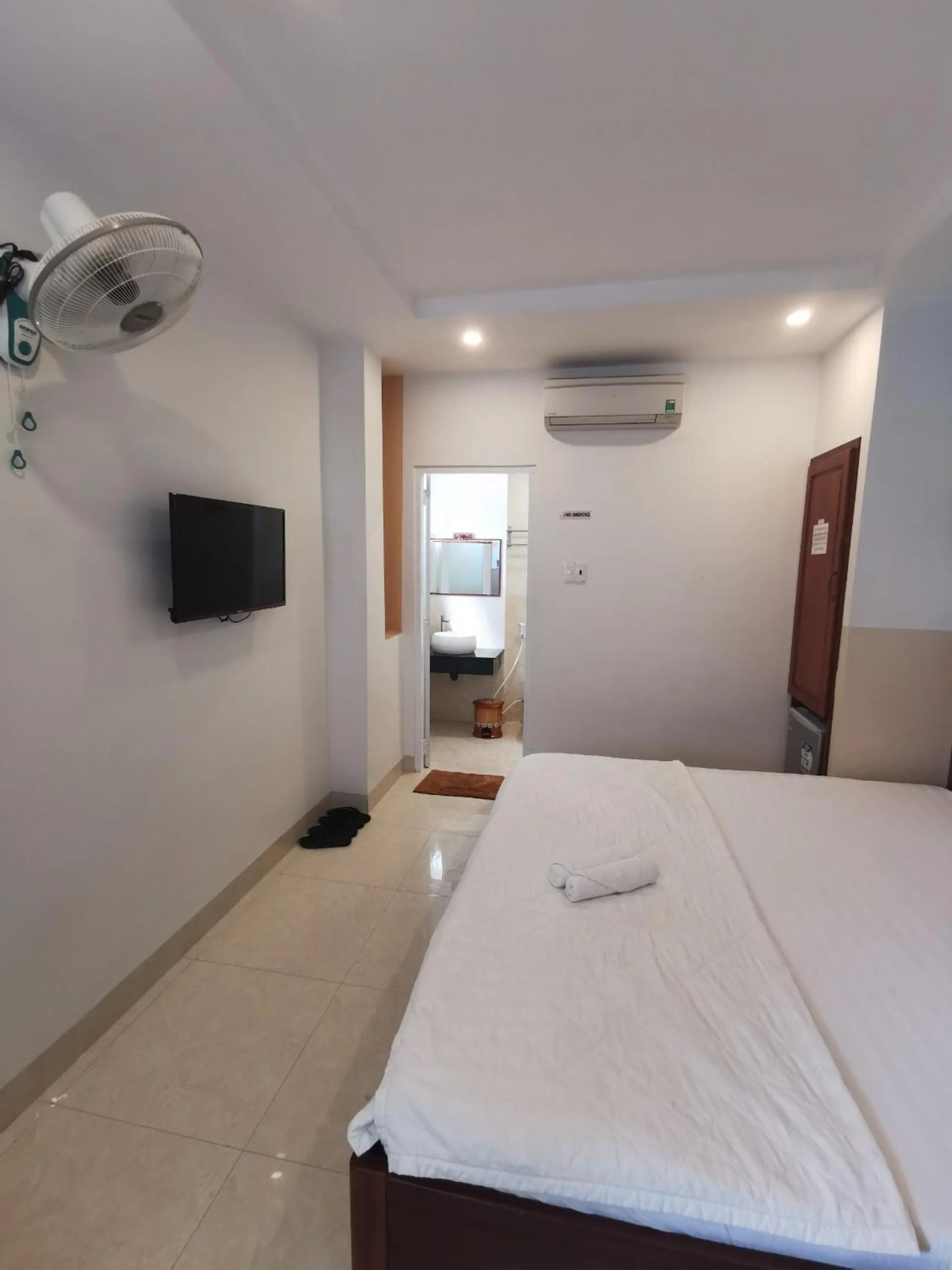 TV and multimedia, Bed in Sen Vàng Hotel