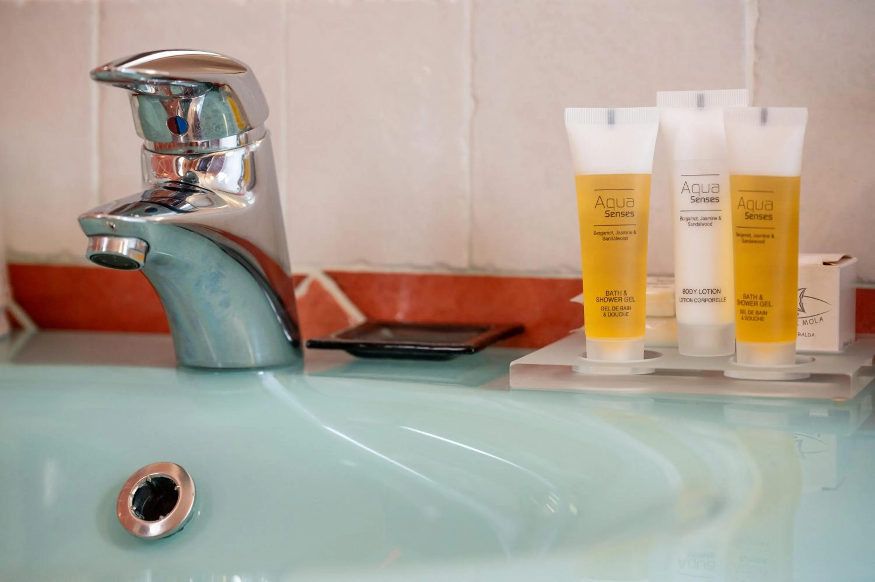 Bathroom in Hotel Monti Di Mola