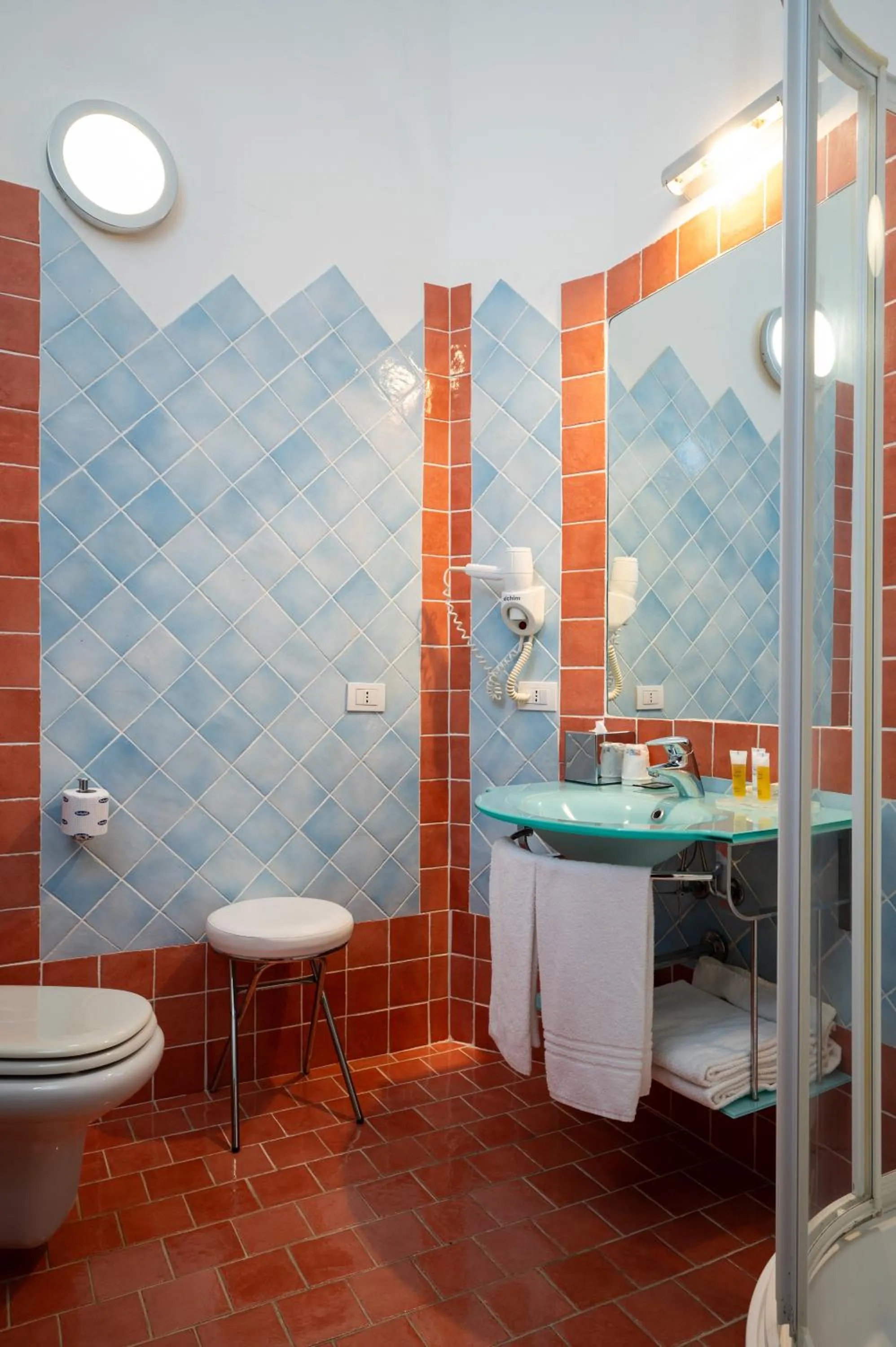 Bathroom in Hotel Monti Di Mola
