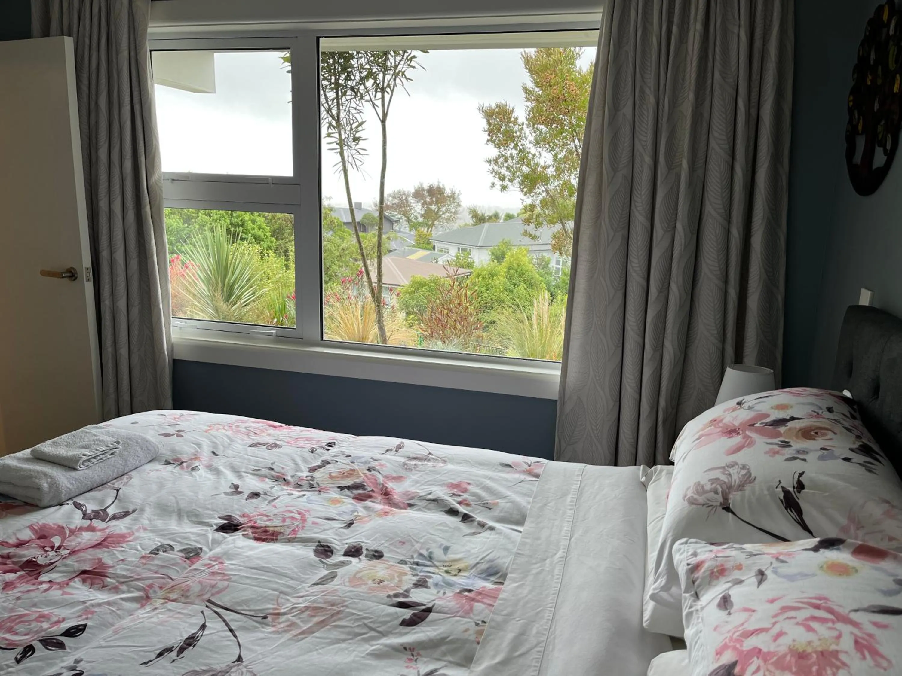 Fully Renovated Hillside Apartment Close To City