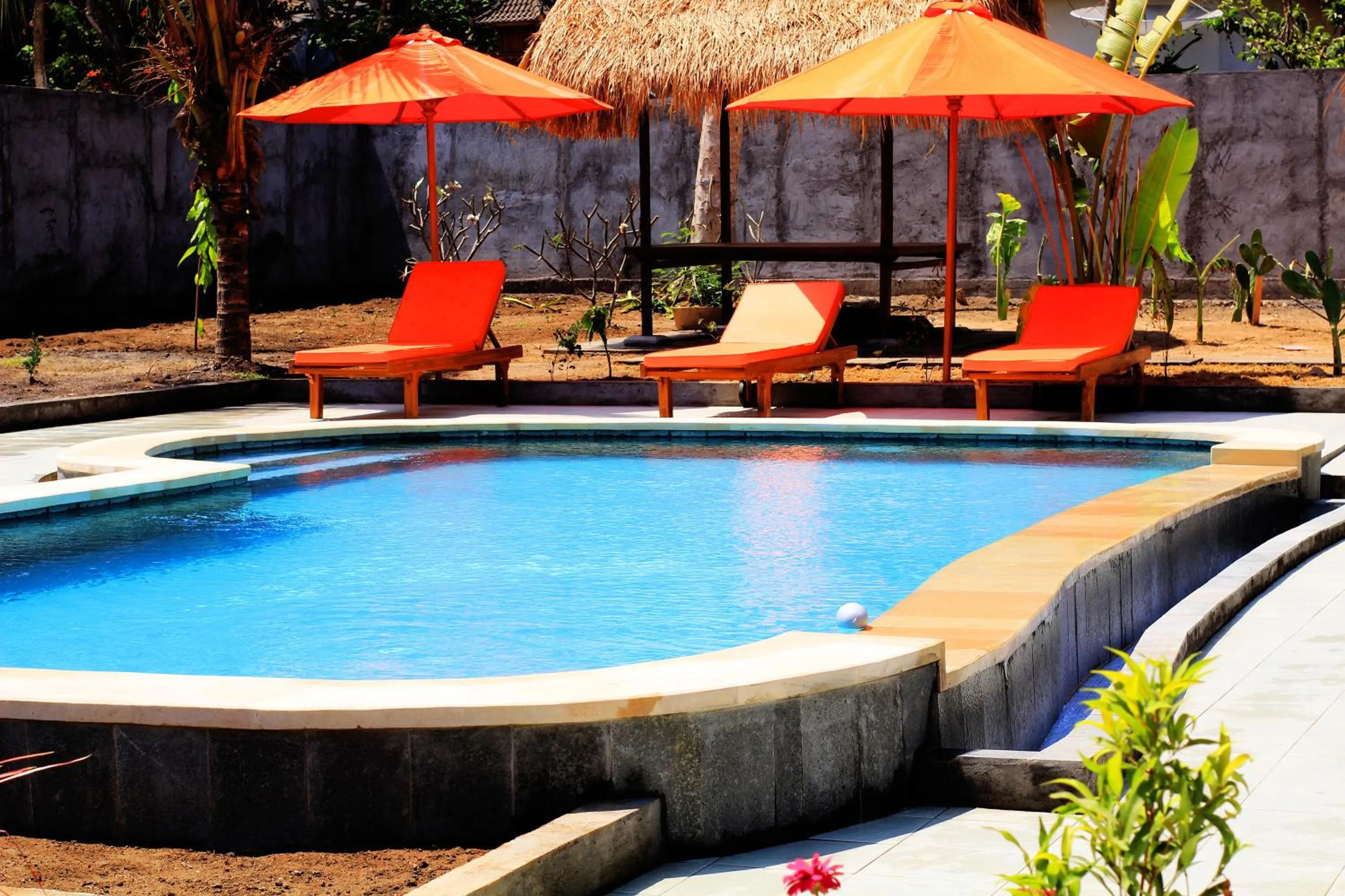 Swimming pool in La Mogi Cottage