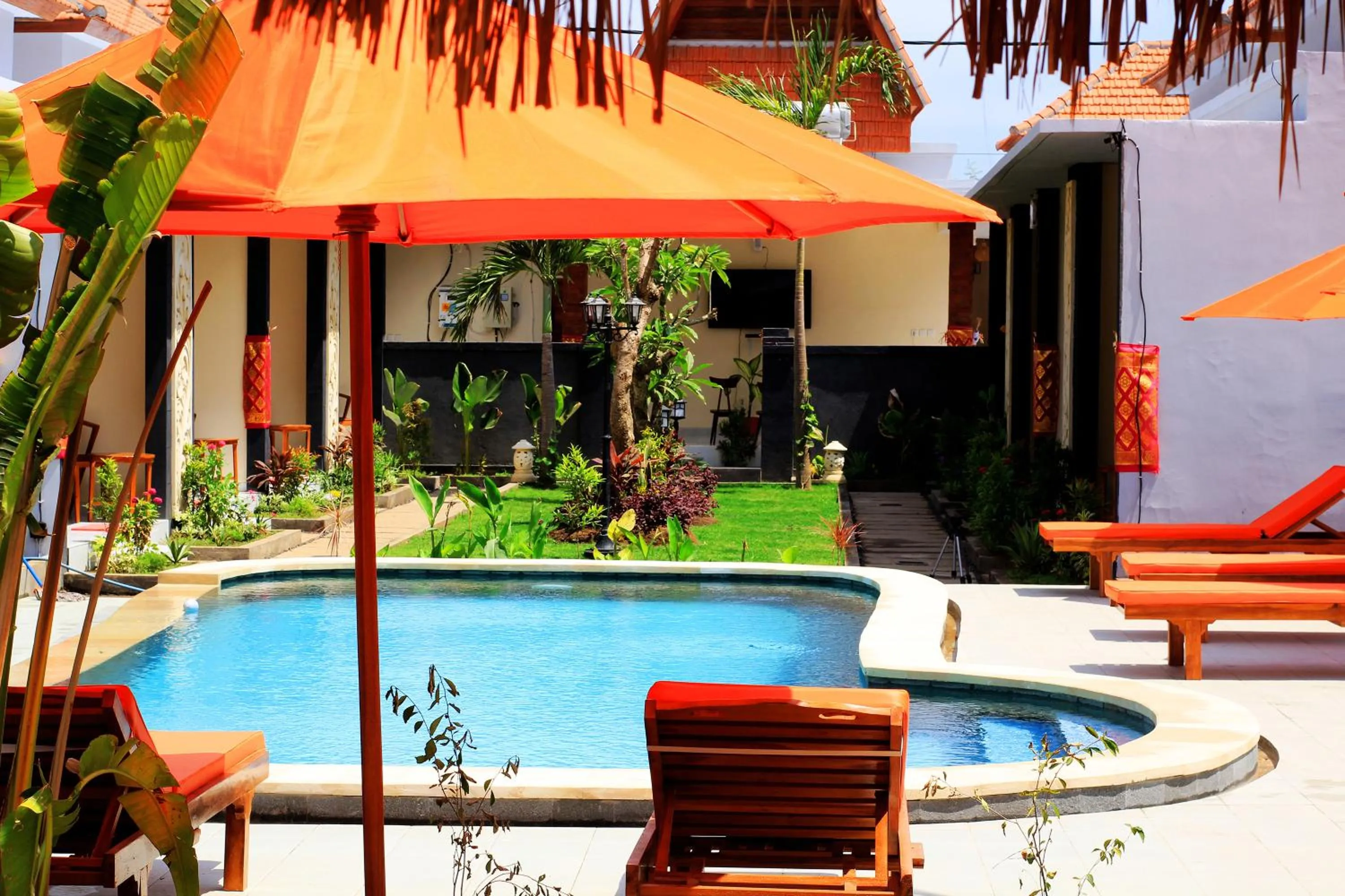 Pool view in La Mogi Cottage