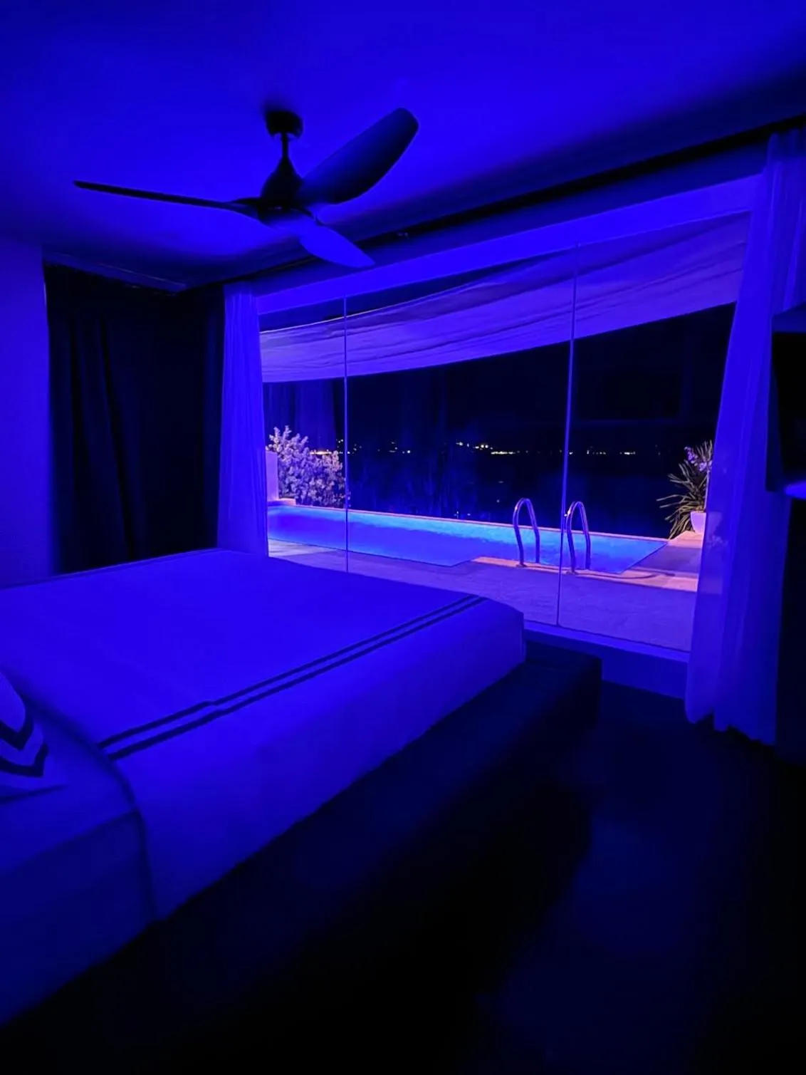 Swimming pool, Bed in Epic Suites Bohol ADULTS ONLY