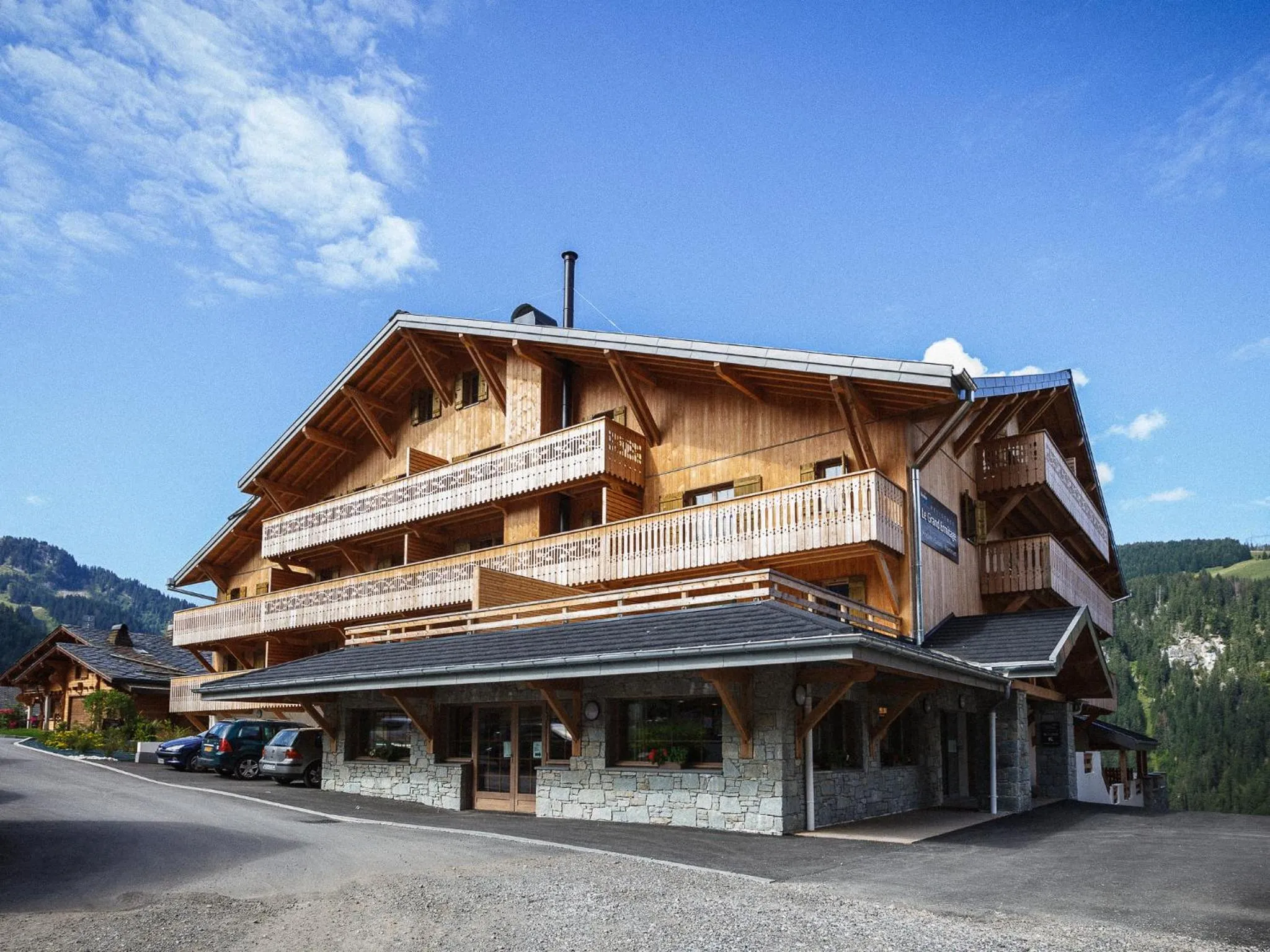 Facade/entrance in Résidence Néméa Le Grand Ermitage