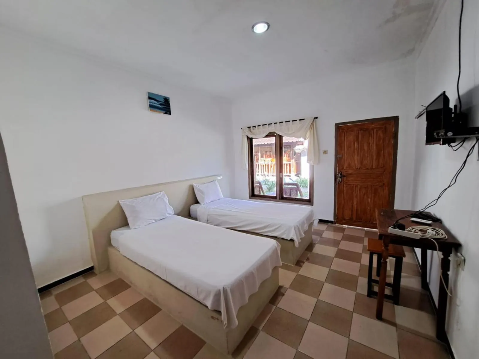 Photo of the whole room, Bed in Surfers Beachfront Lombok