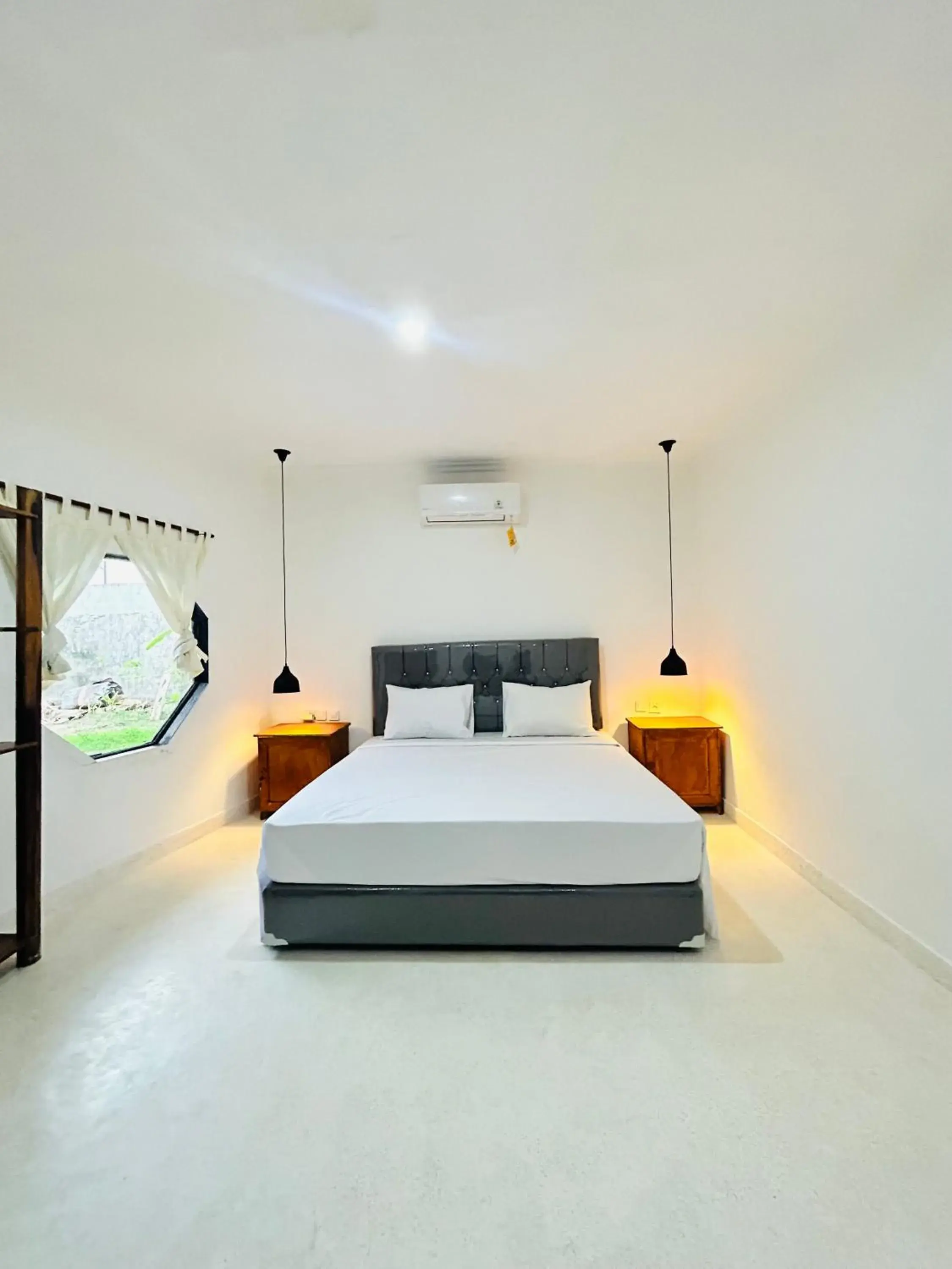 Deluxe Double Room in Surfers Beachfront Lombok Deluxe Double Room in Surfers Beachfront Lombok