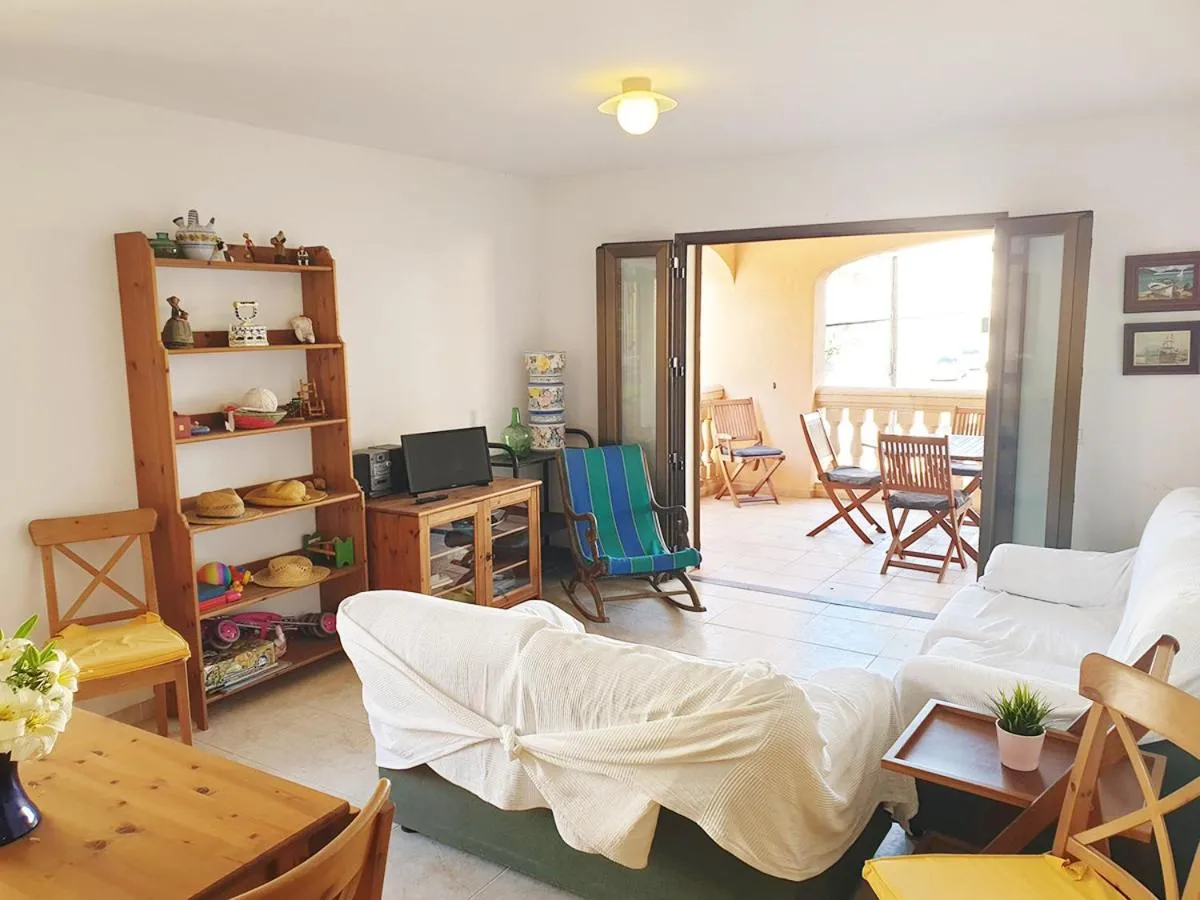 Living room in Sol 28 - Grupo Berna
