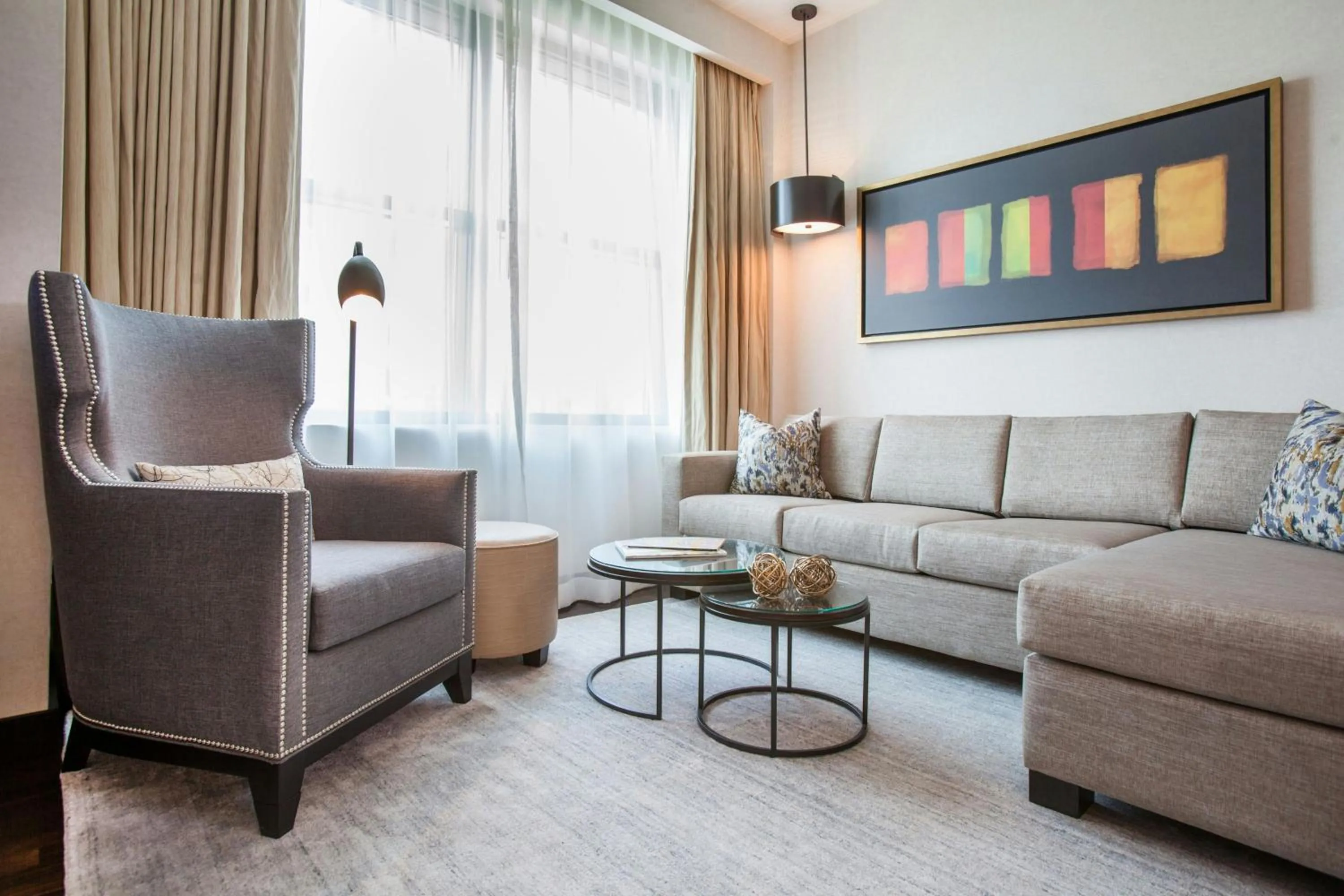 Living room in JW Marriott Houston Downtown