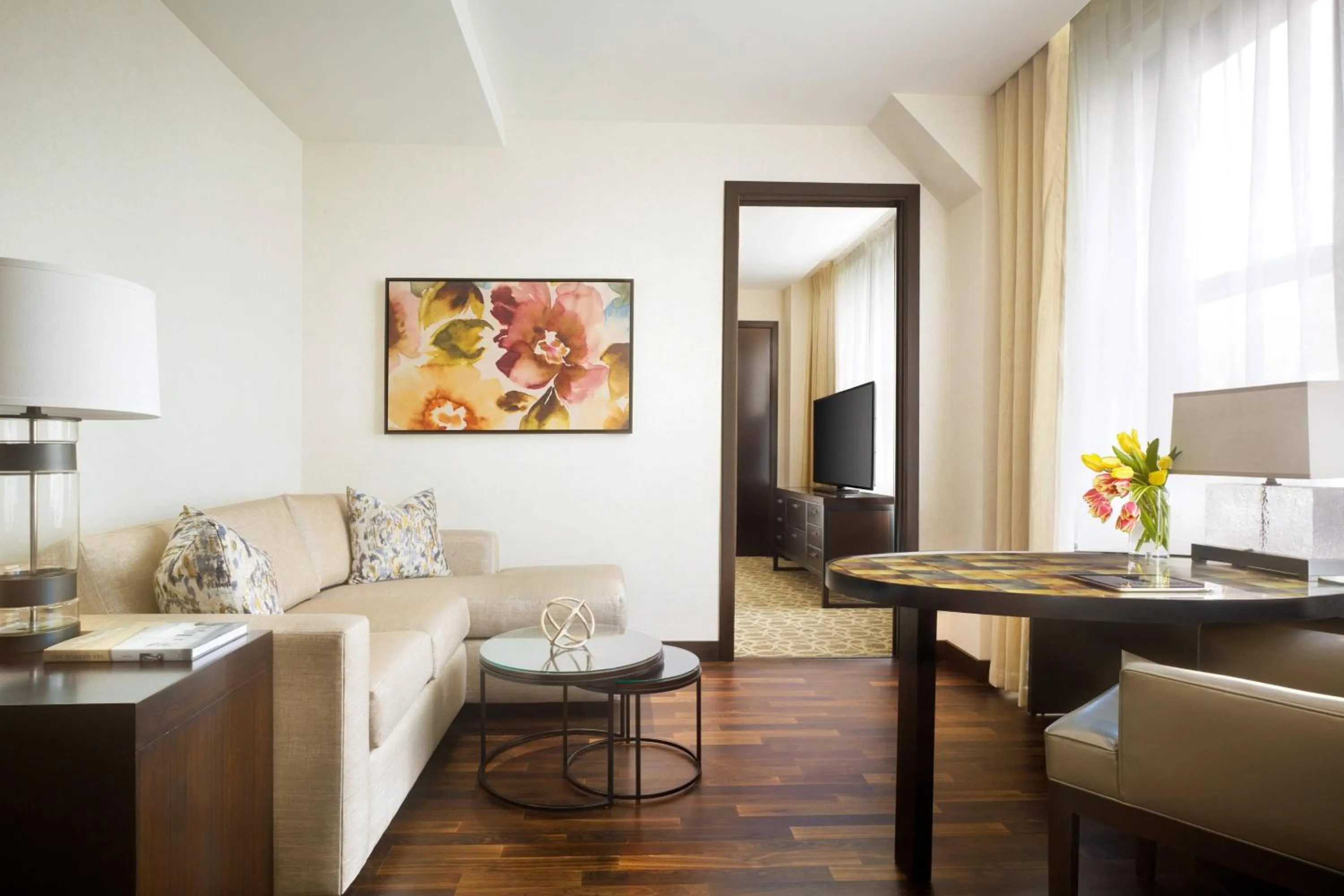 Living room in JW Marriott Houston Downtown