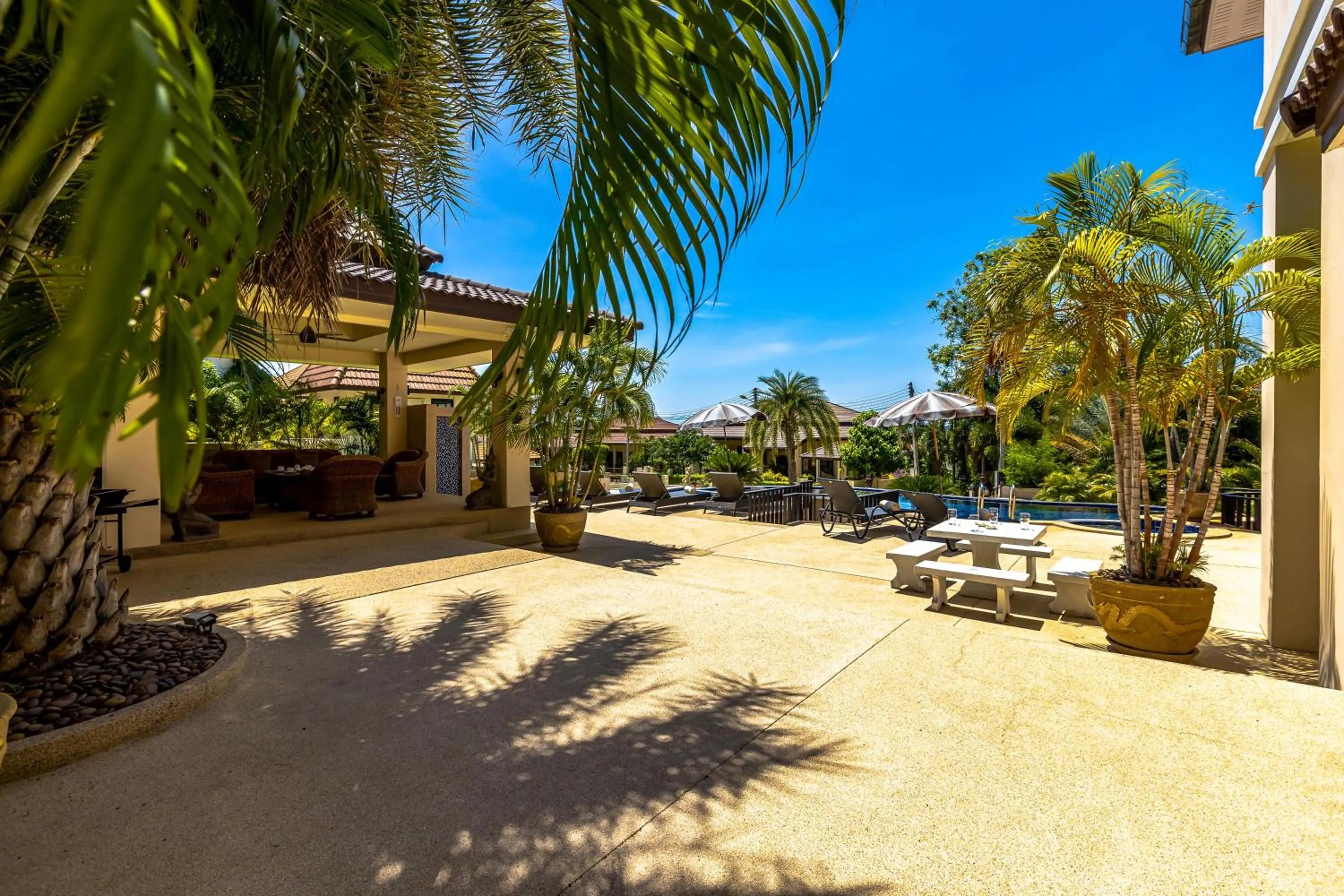 5 Bedroom Pool Villa Close To Town H5