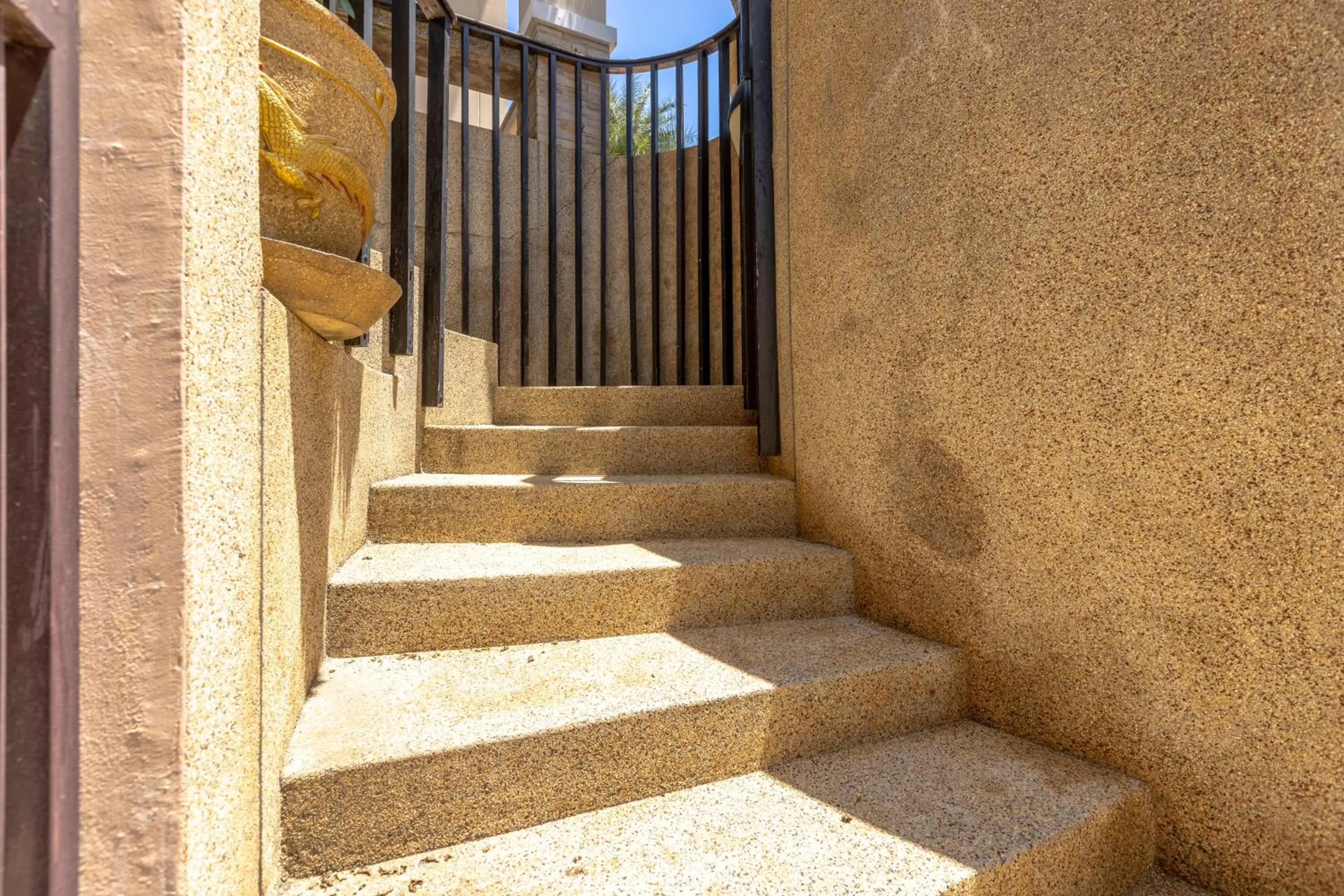 5 Bedroom Pool Villa Close To Town H5