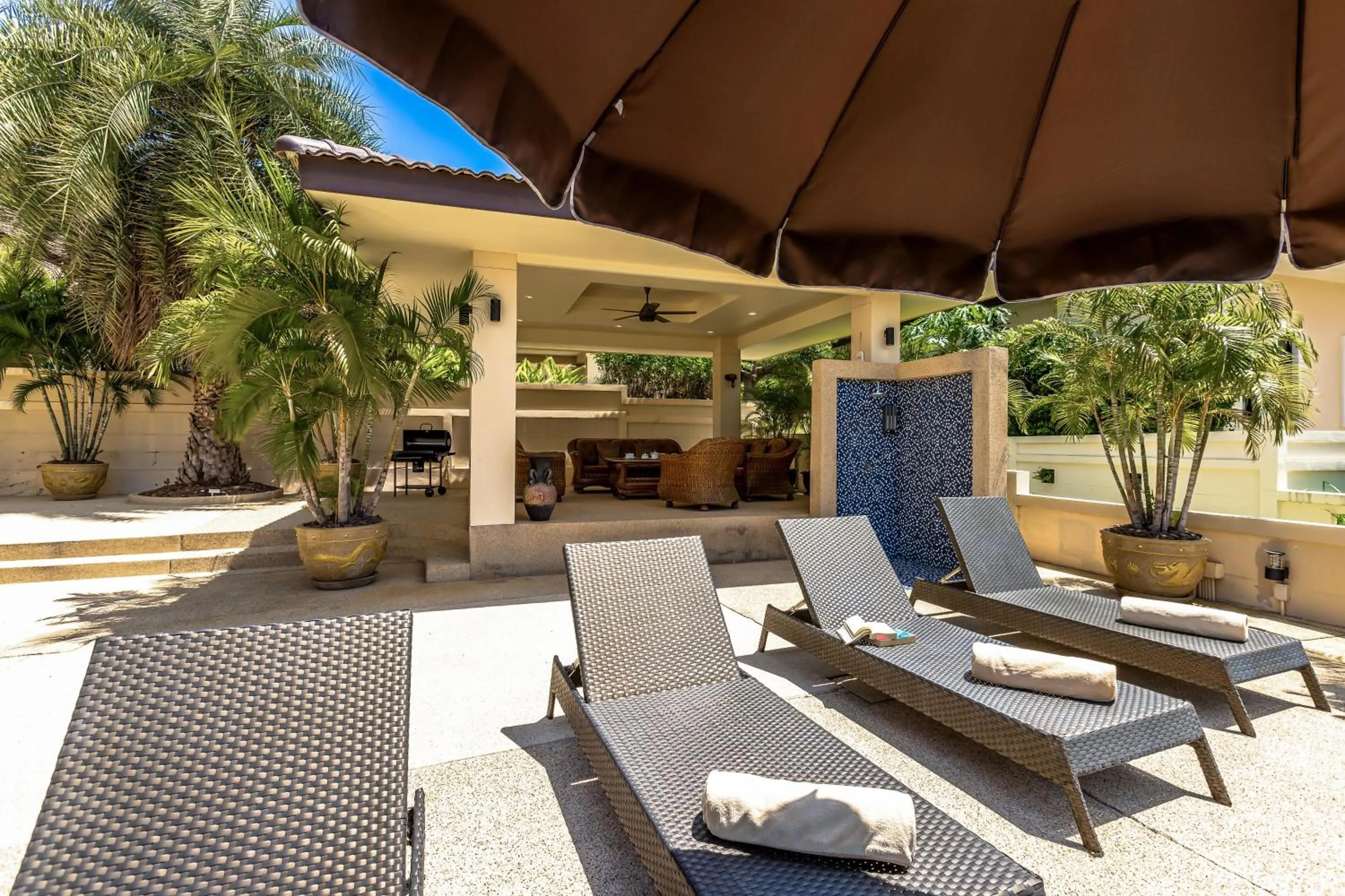 5 Bedroom Pool Villa Close To Town H5