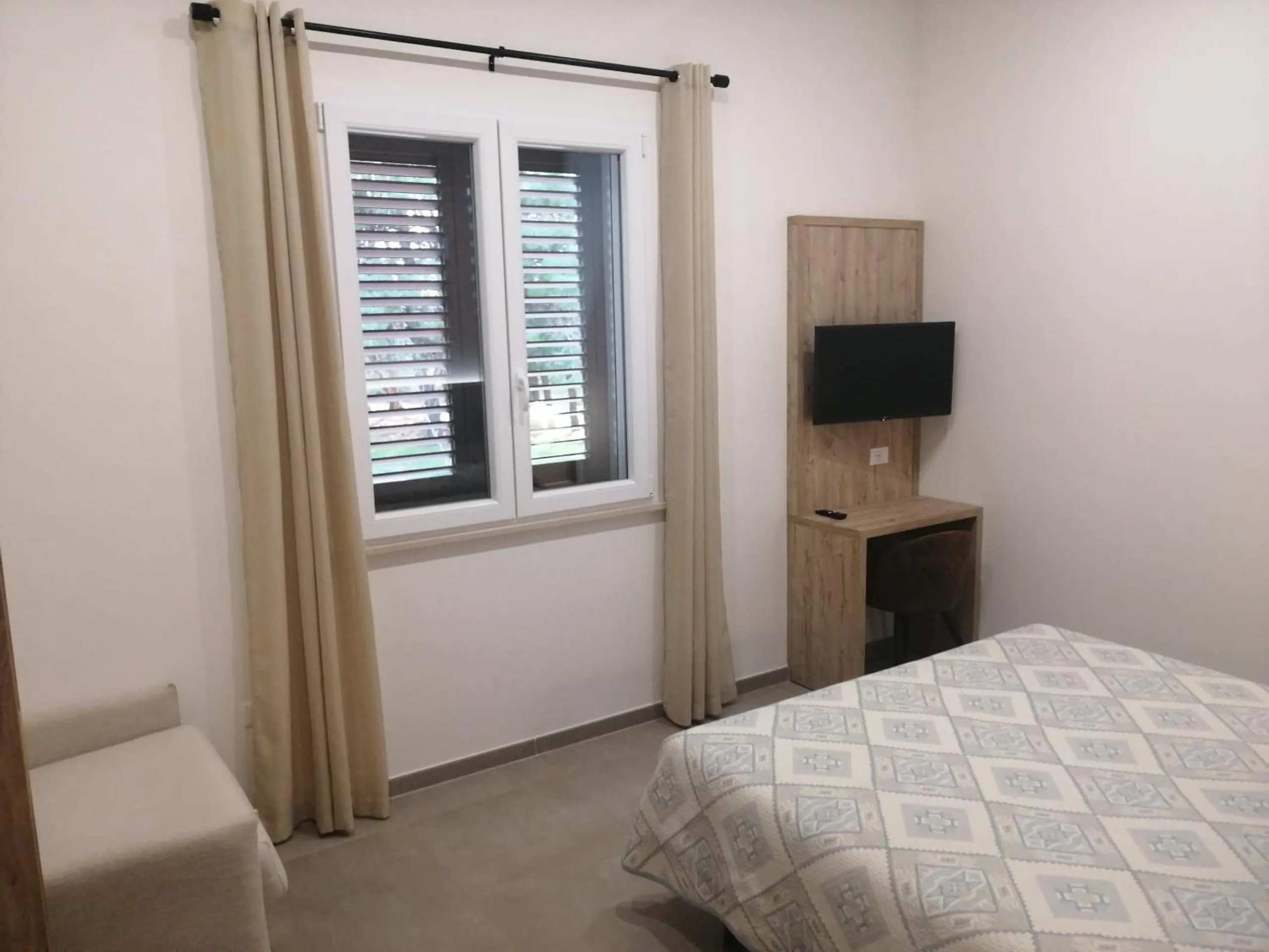 Bedroom, Bed in Aia Grande