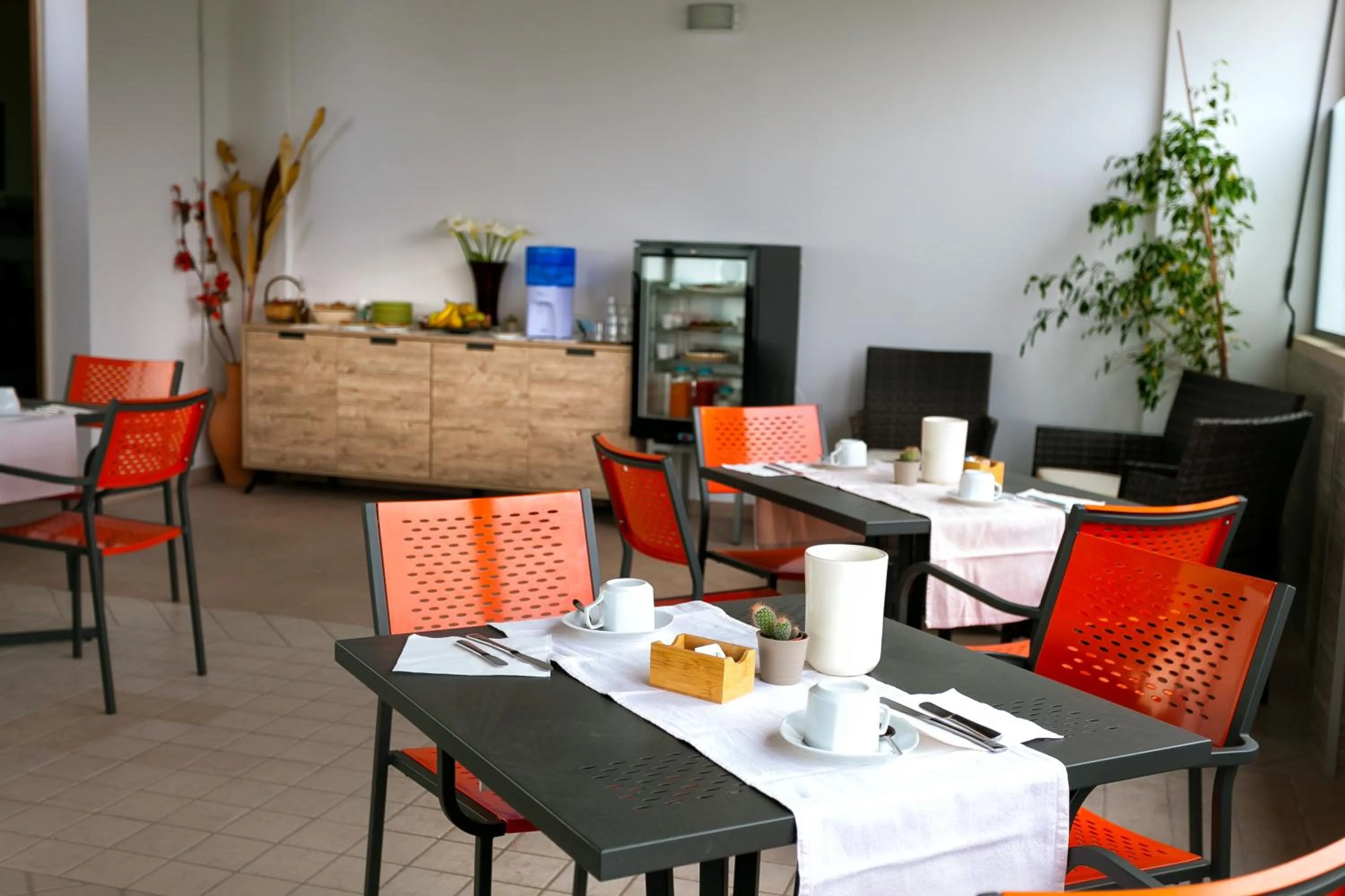 Restaurant/places to eat in Aia Grande