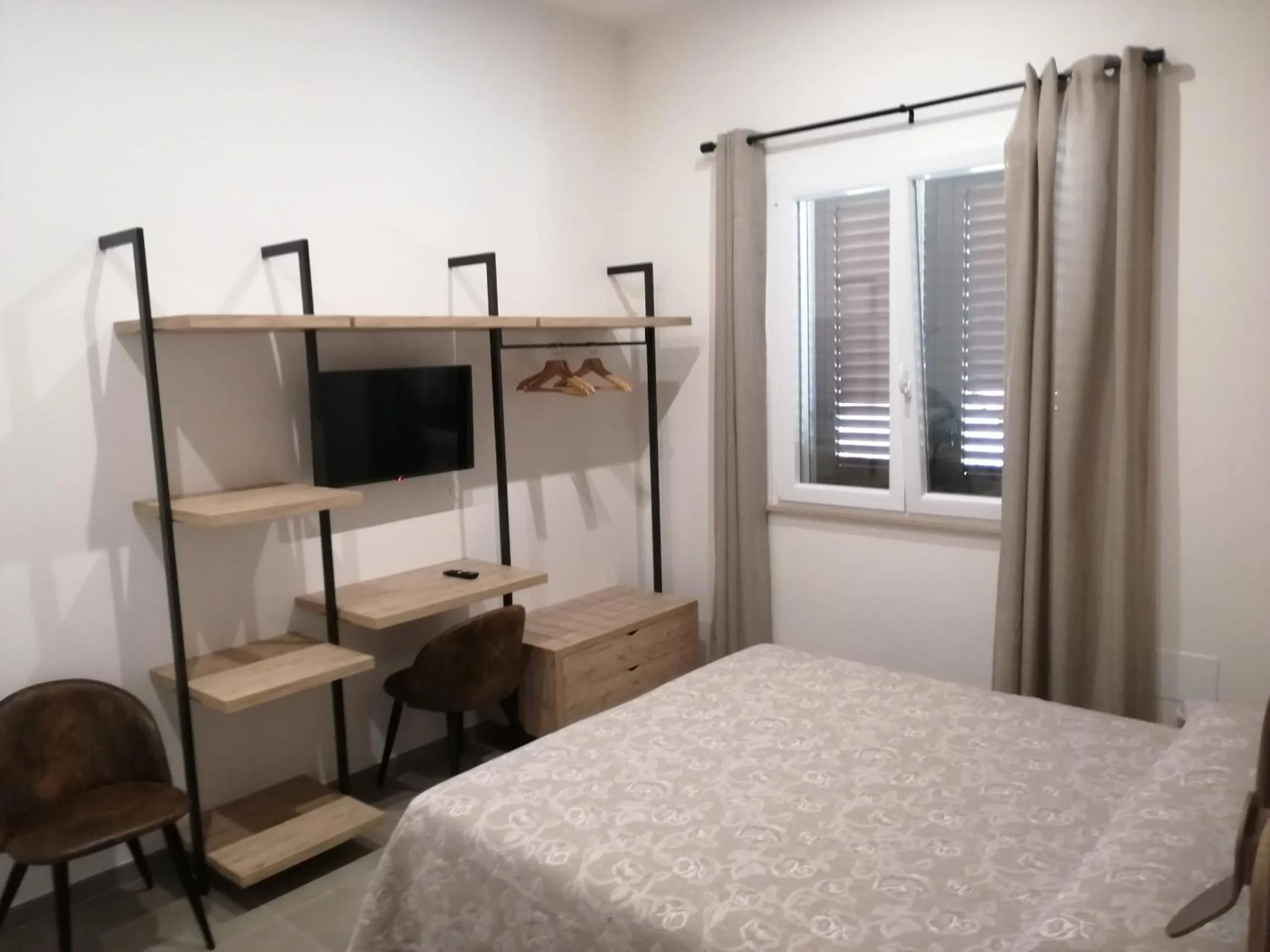 Bedroom, Bed in Aia Grande