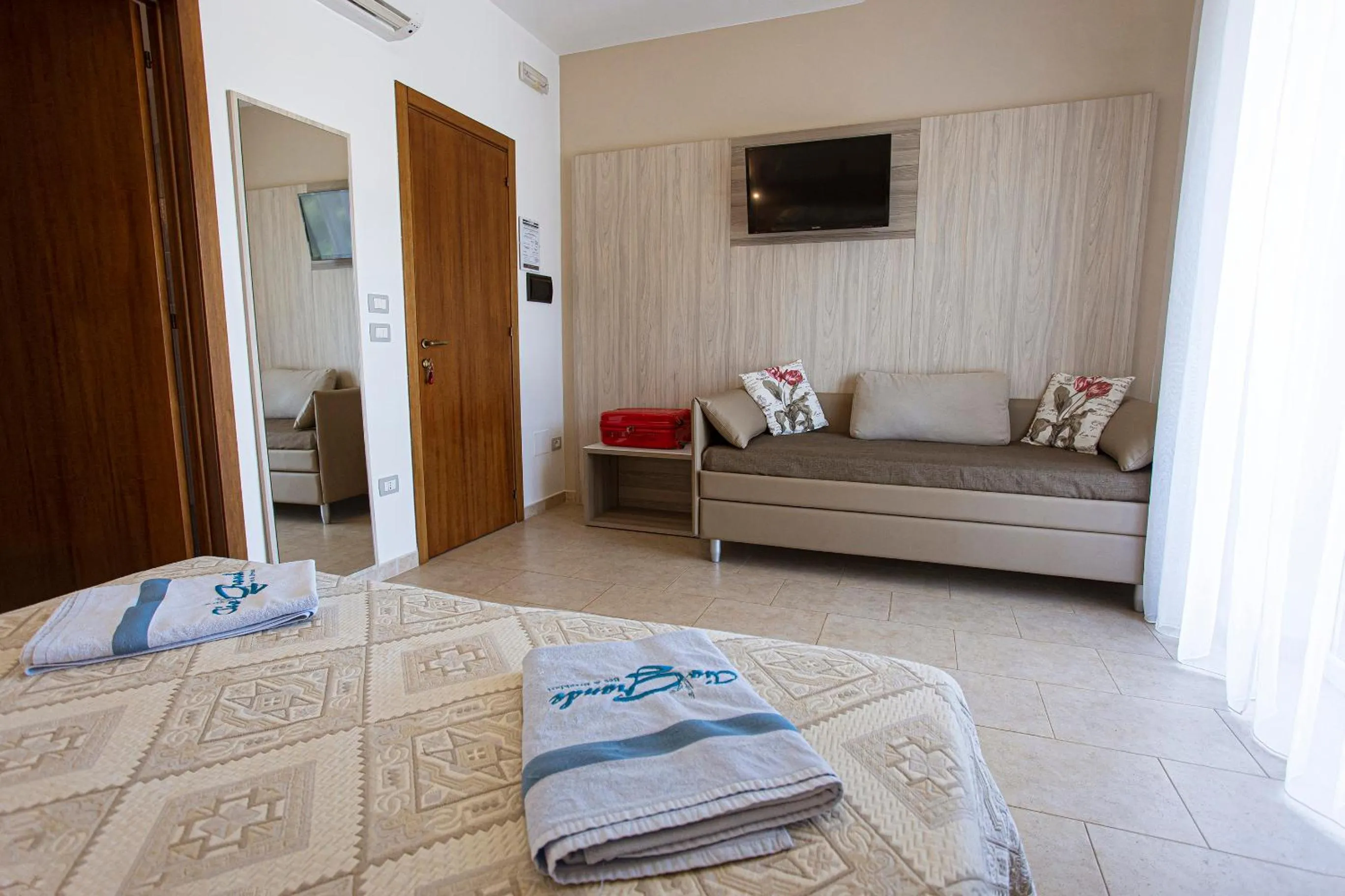 Bedroom, Bed in Aia Grande