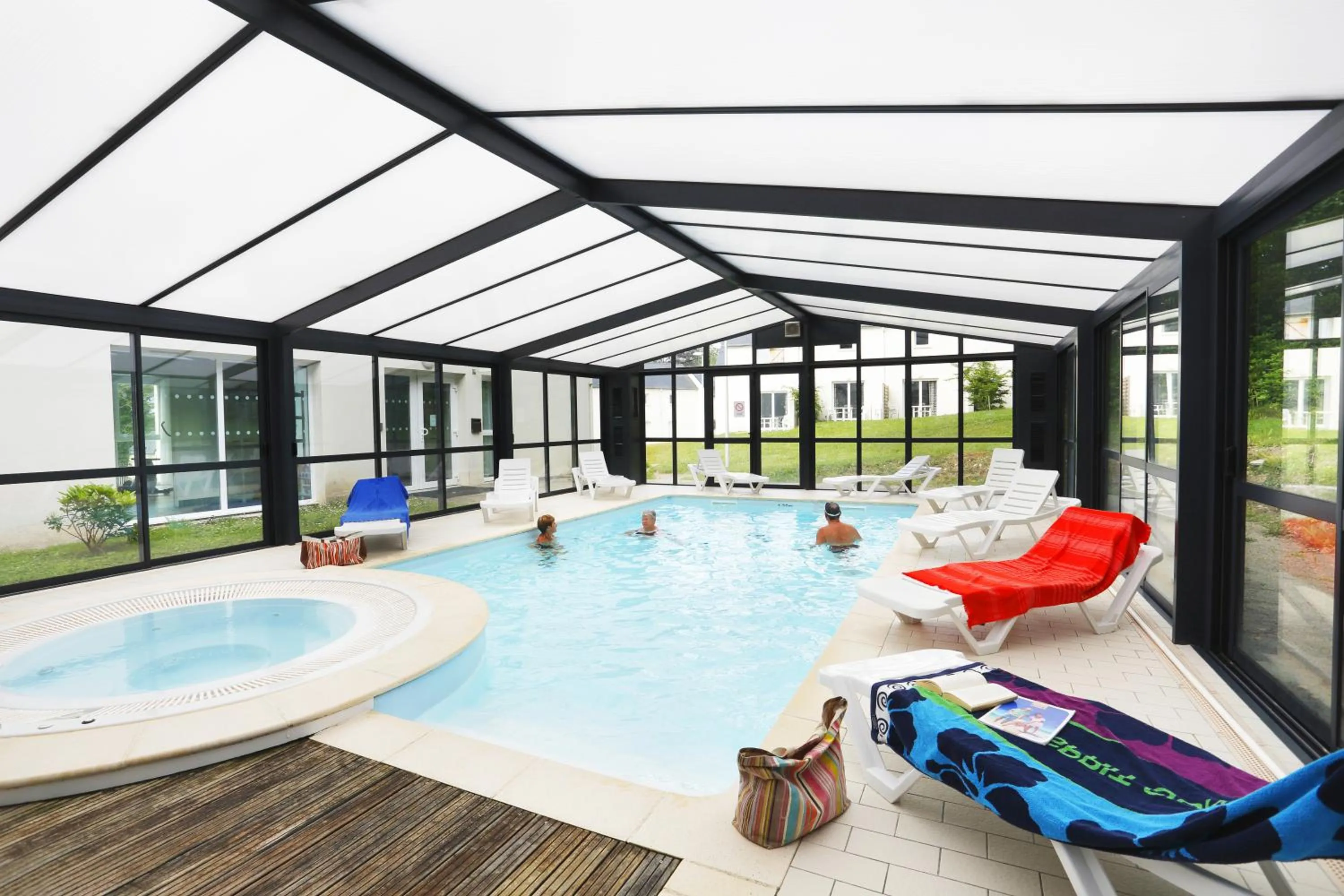 Hot Tub in Terres de France Le Domaine de la Baie