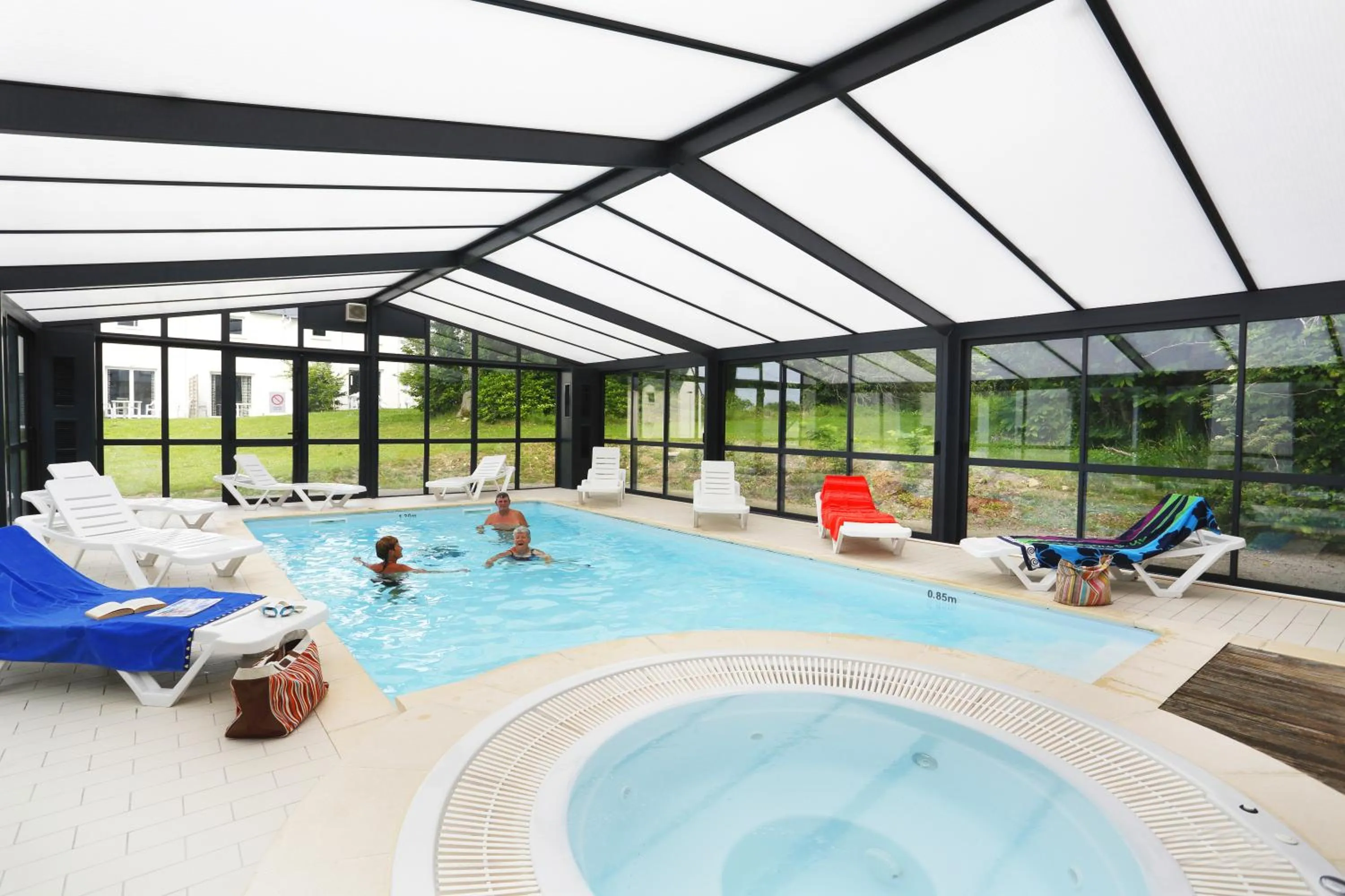 Hot Tub in Terres de France Le Domaine de la Baie