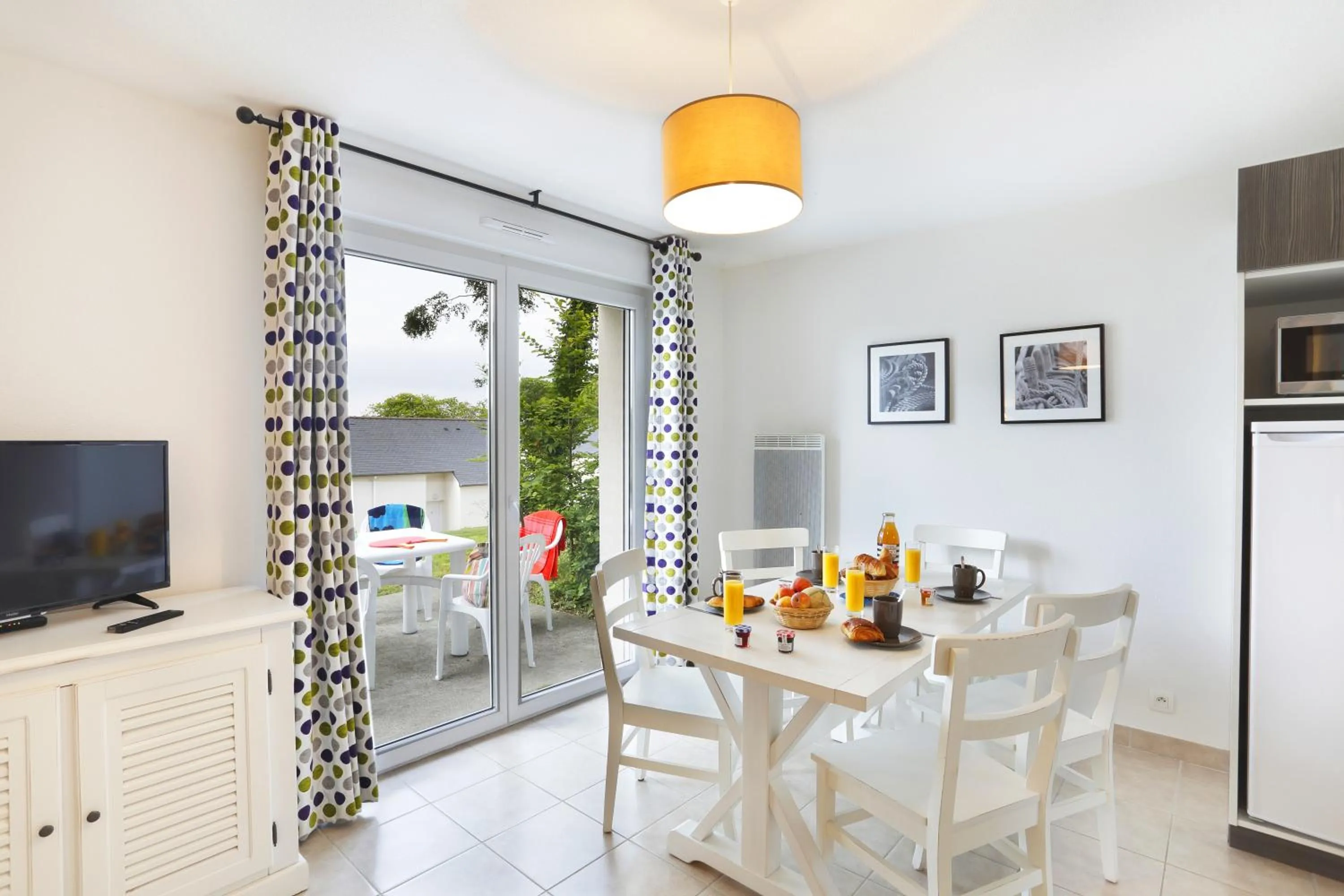 TV and multimedia in Terres de France Le Domaine de la Baie