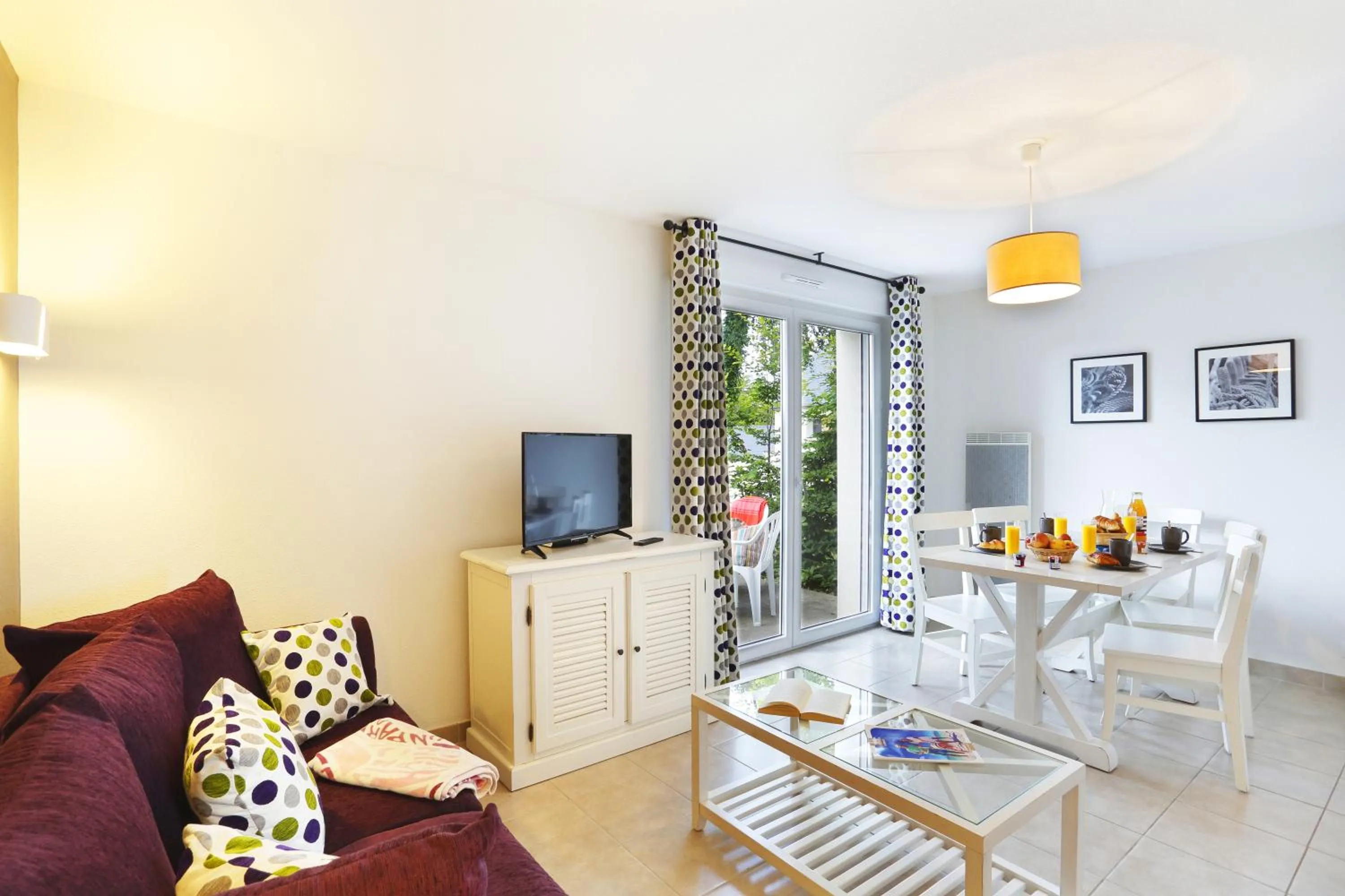 TV and multimedia in Terres de France Le Domaine de la Baie