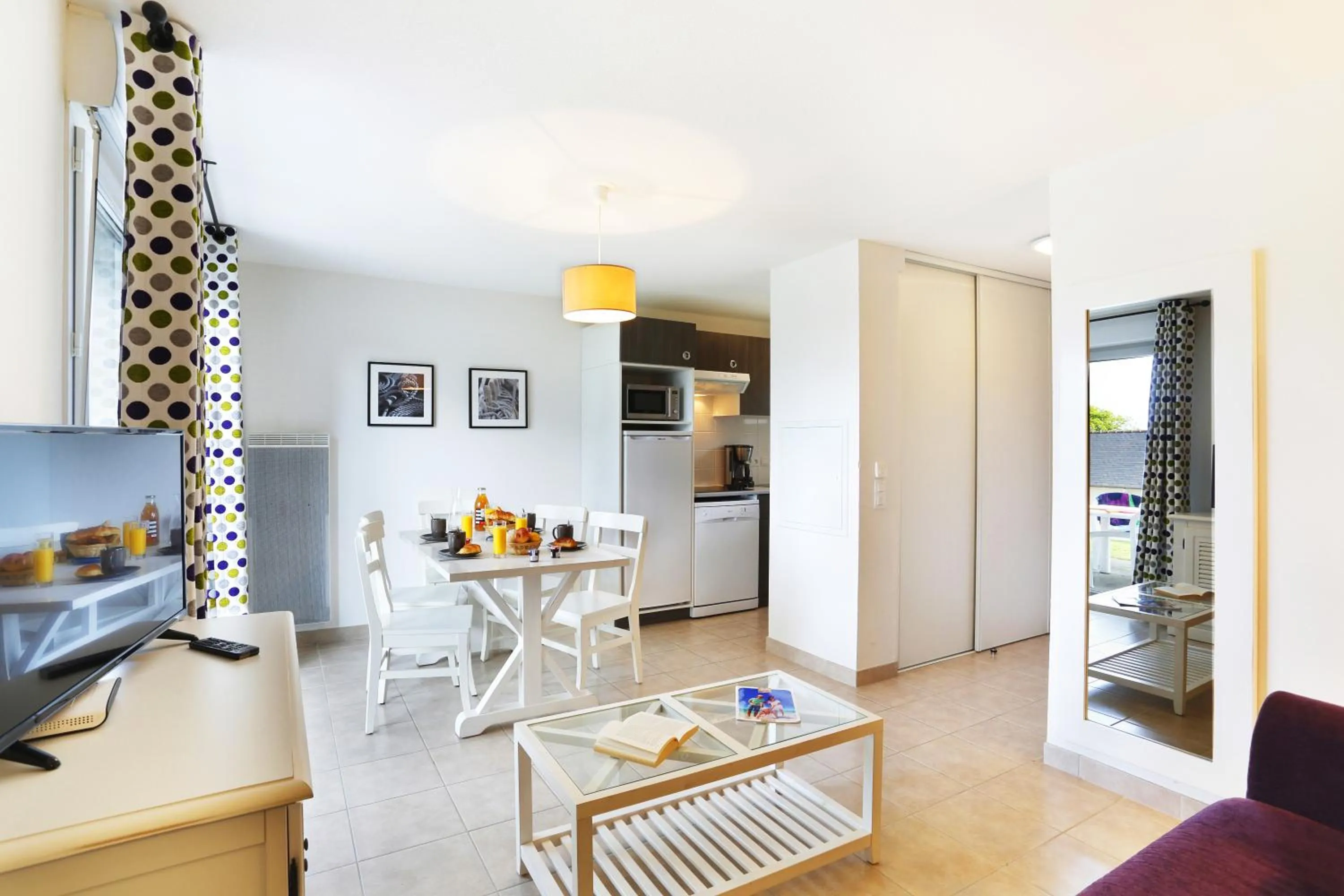 TV and multimedia in Terres de France Le Domaine de la Baie