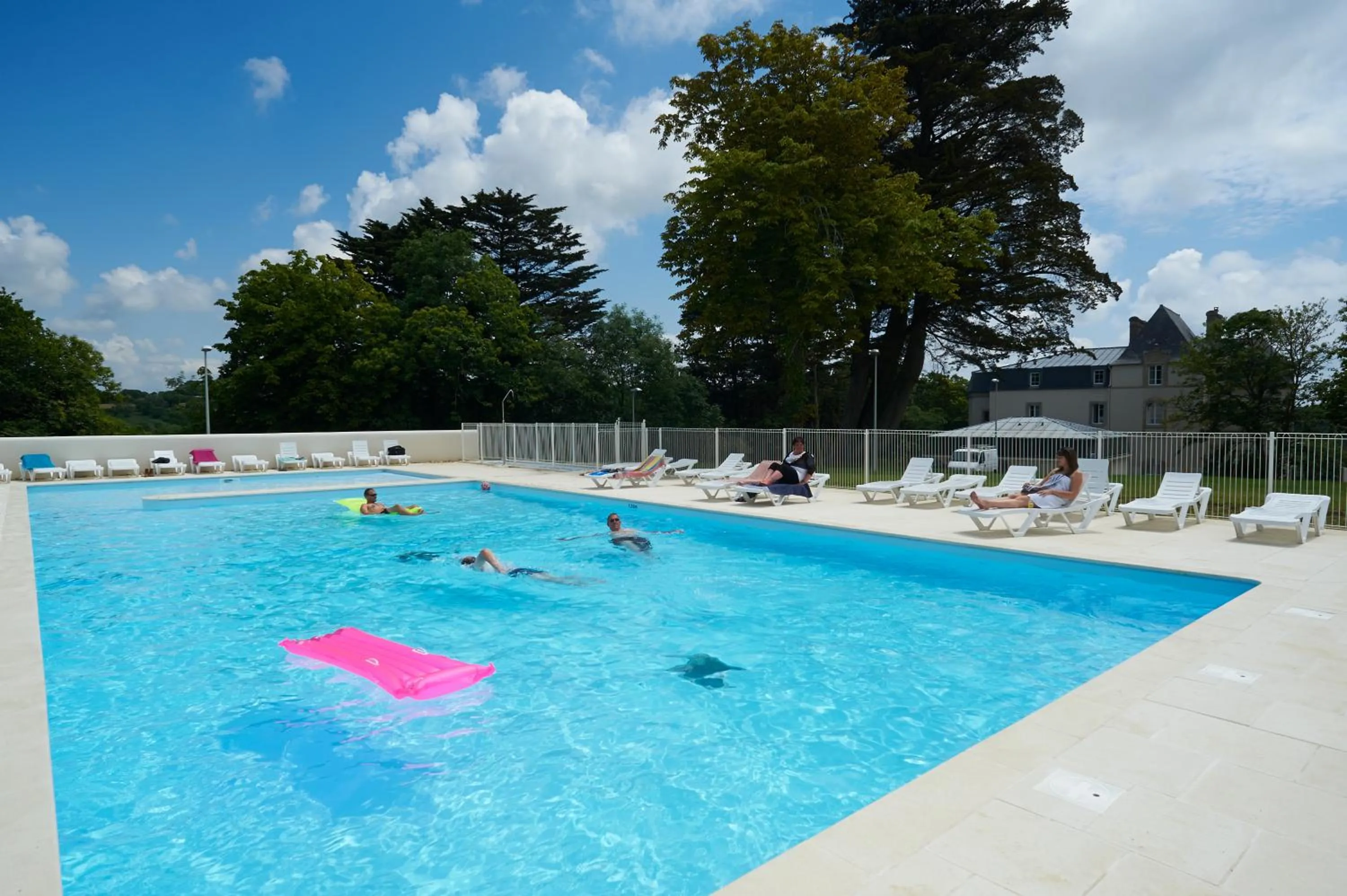 Day in Terres de France Le Domaine de la Baie