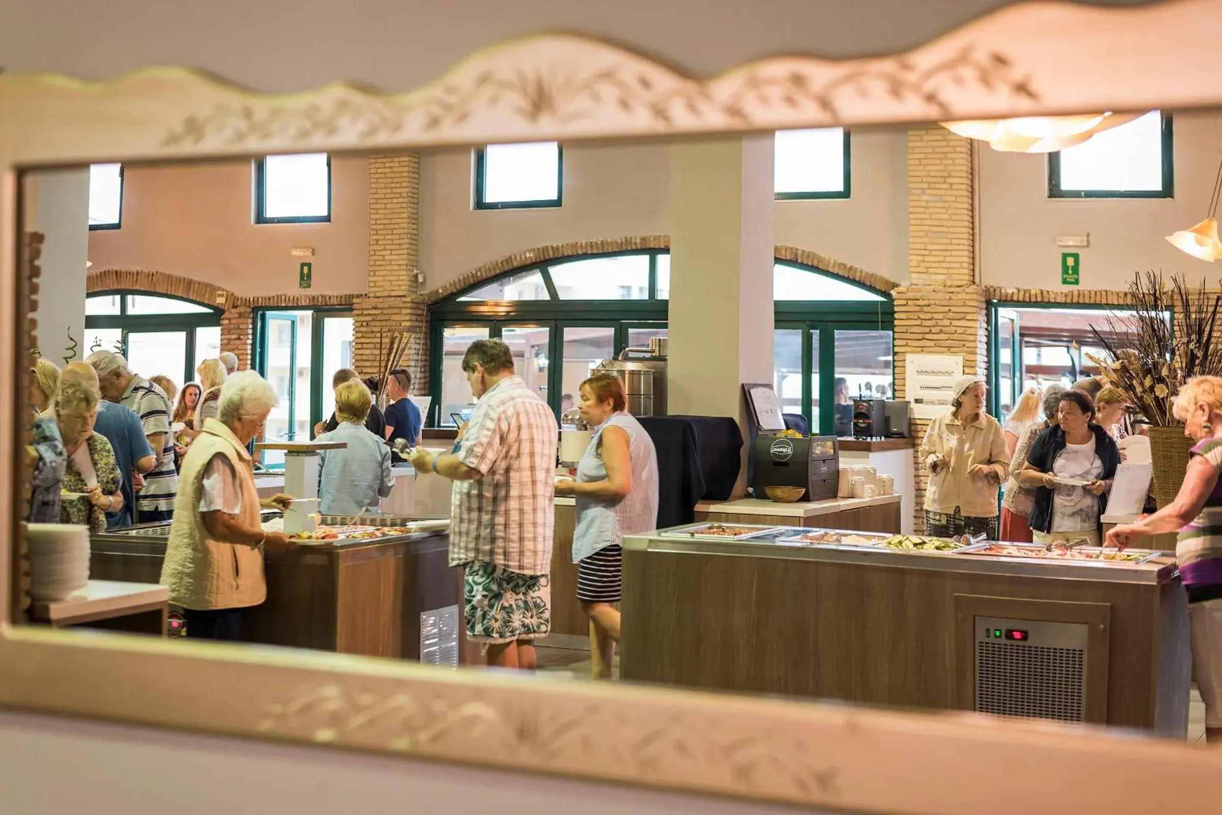 Restaurant/places to eat in Summer Beach Hotel Restaurant/places to eat in Summer Beach Hotel