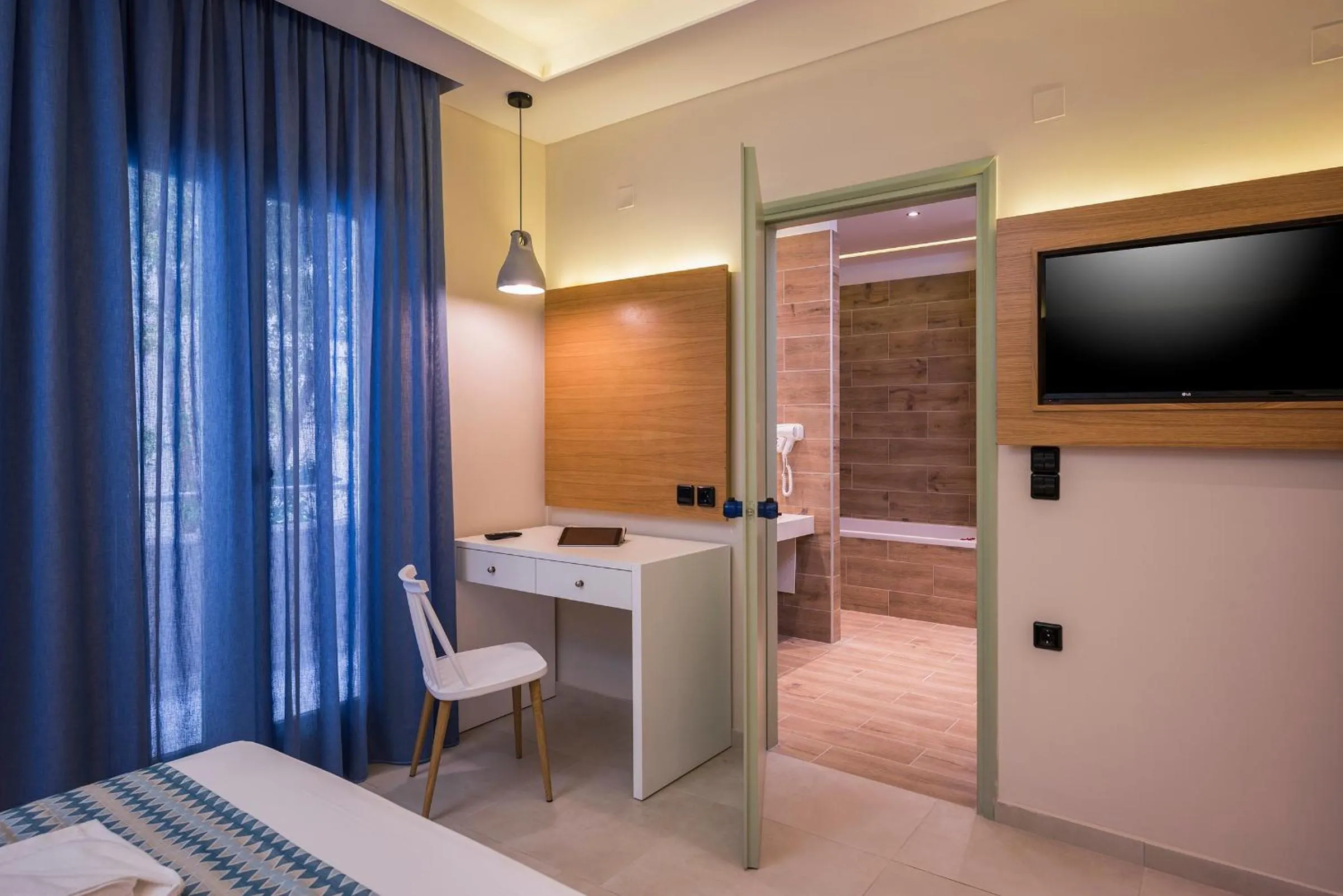 TV and multimedia in Summer Beach Hotel