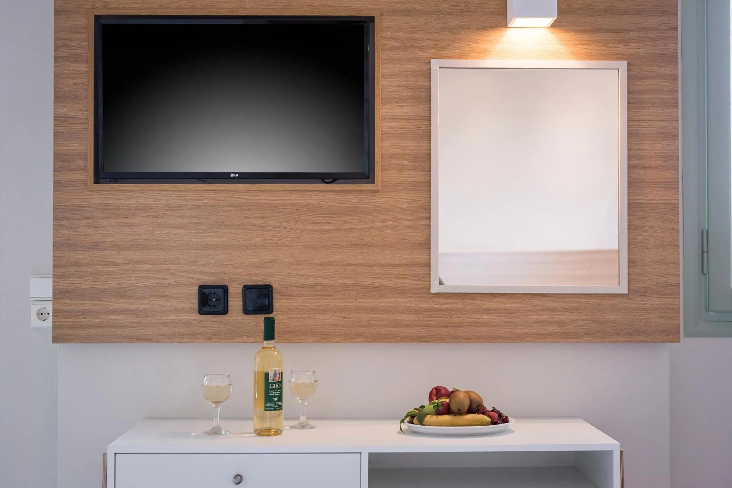 TV and multimedia in Summer Beach Hotel