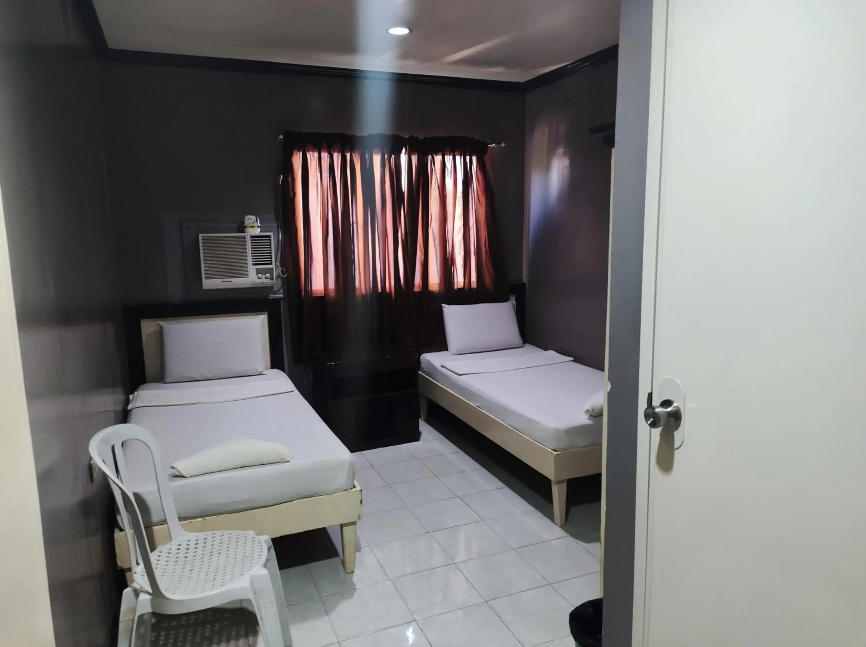 Photo of the whole room, Bed in Parkview Hotel Photo of the whole room, Bed in Parkview Hotel