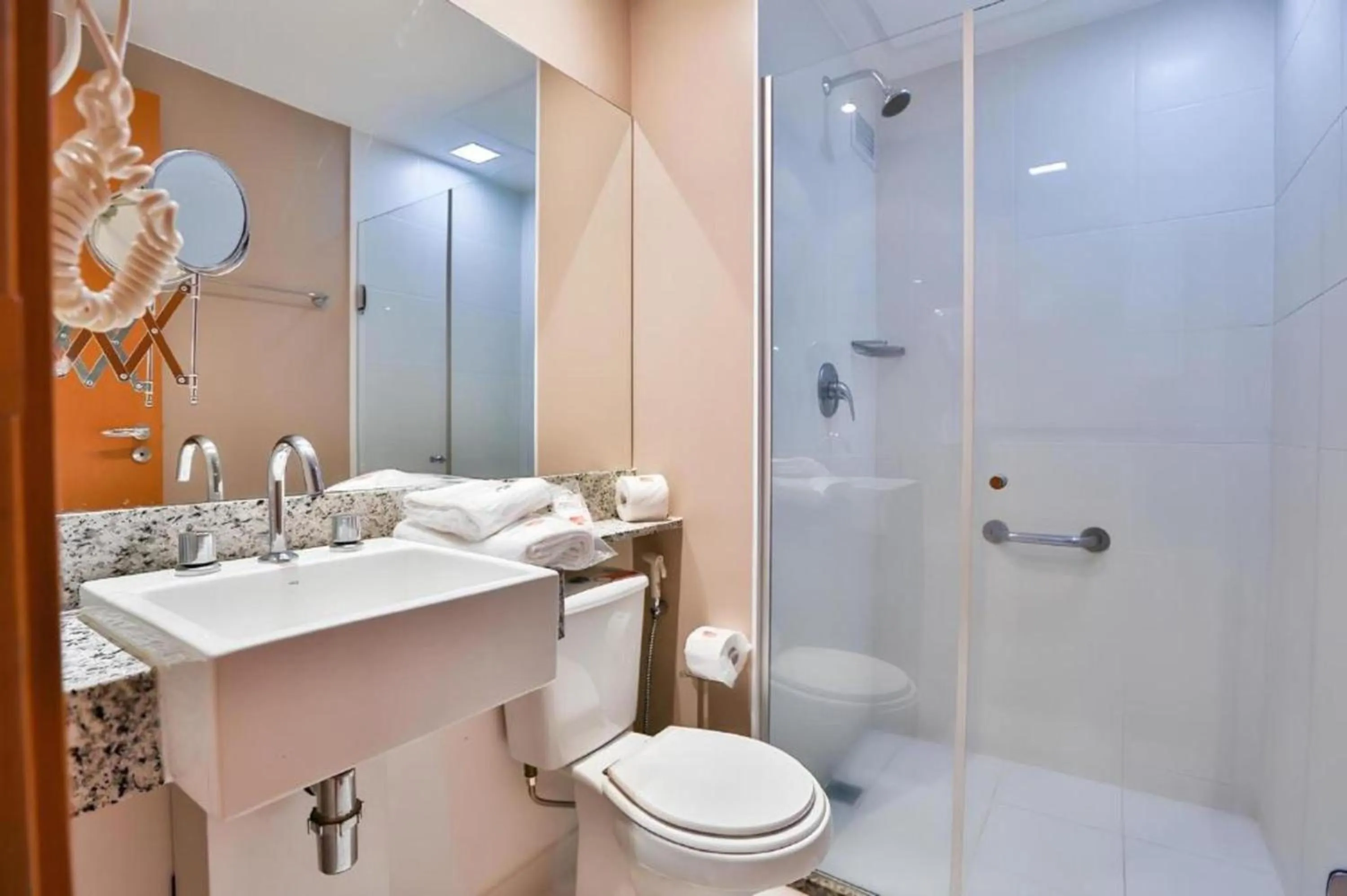 Bathroom in eSuites Belo Horizonte Minascasa