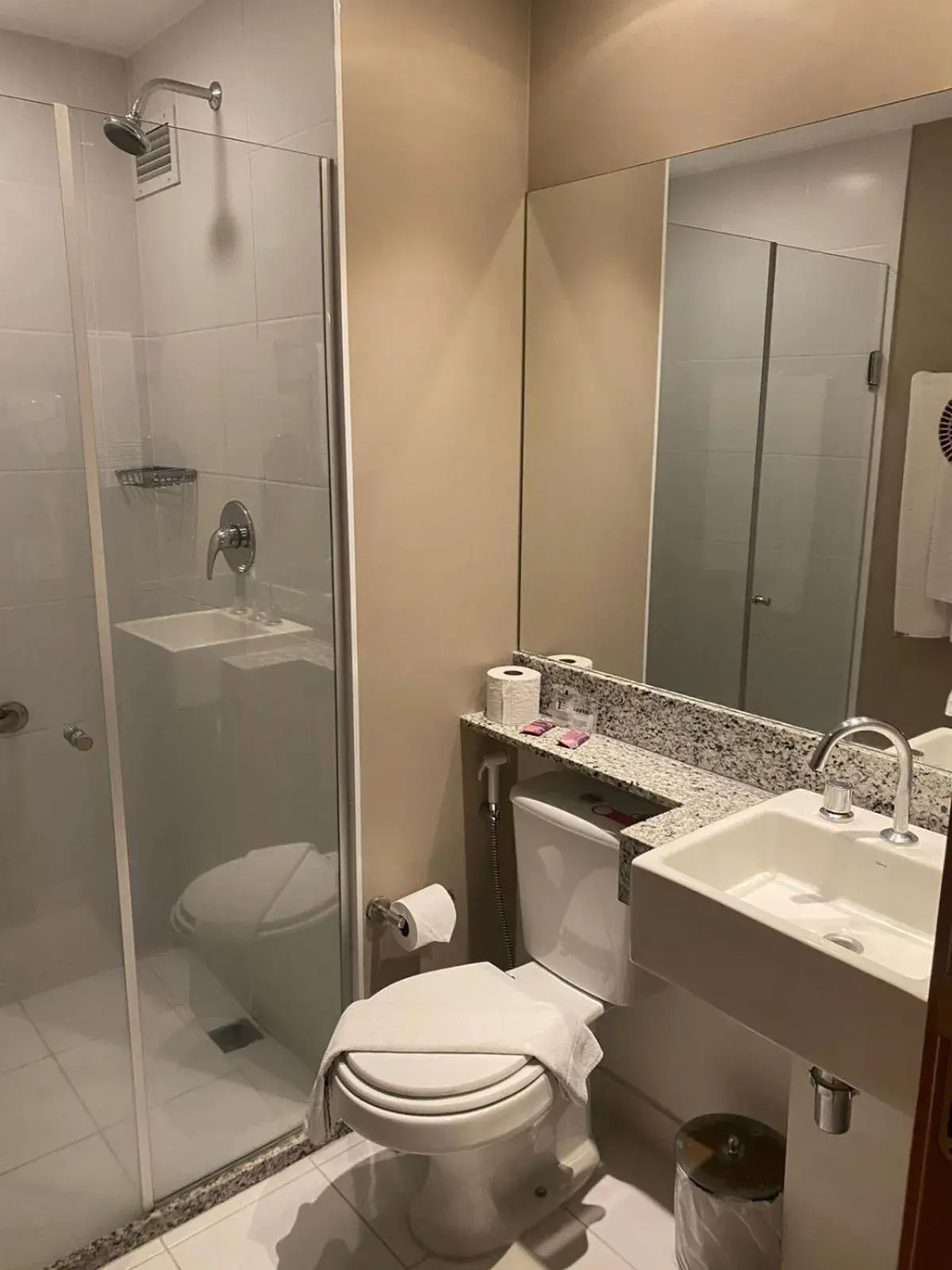 Bathroom in eSuites Belo Horizonte Minascasa Bathroom in eSuites Belo Horizonte Minascasa