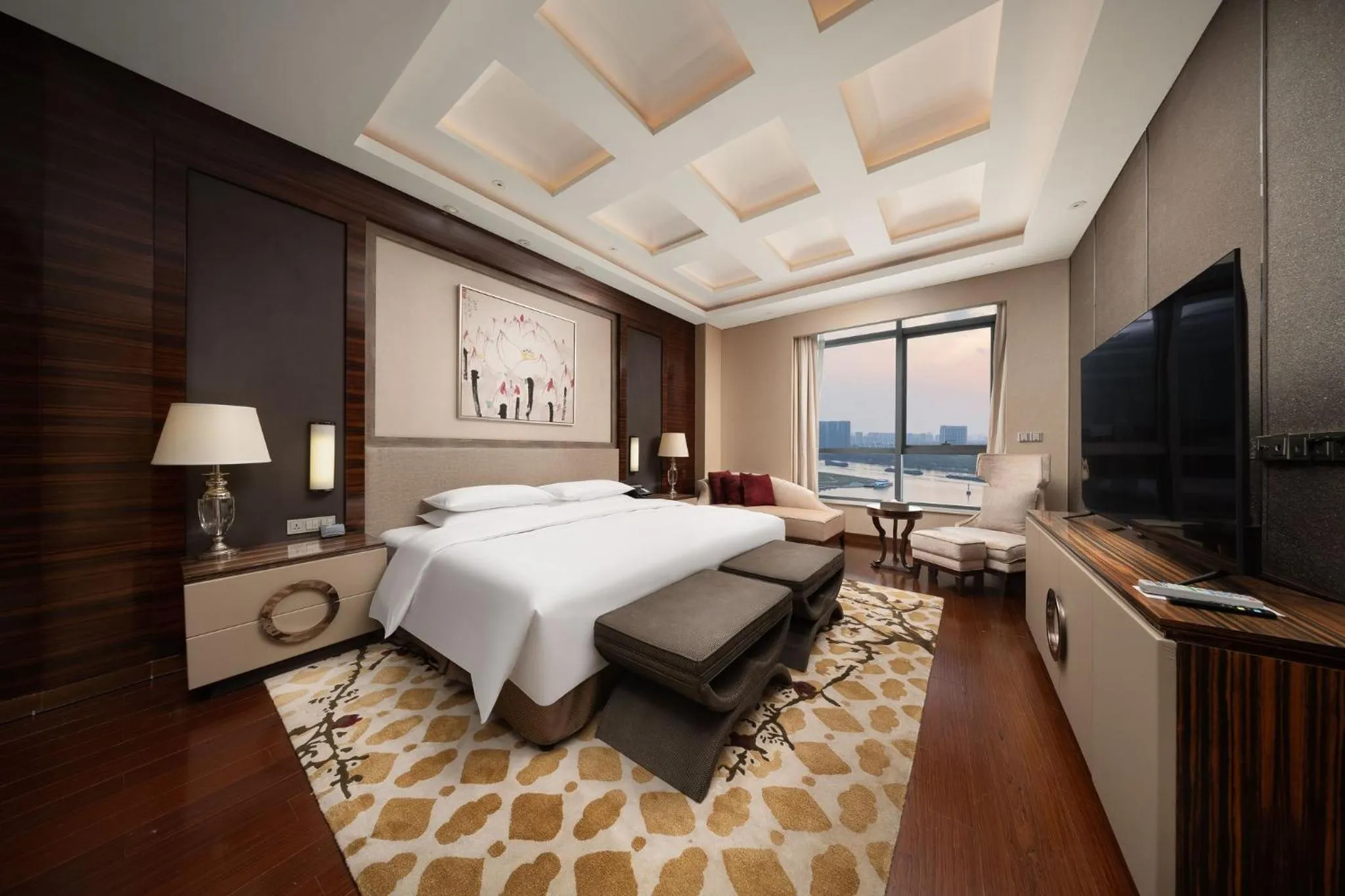 Photo of the whole room, Bed in Crowne Plaza Yangzhou by IHG