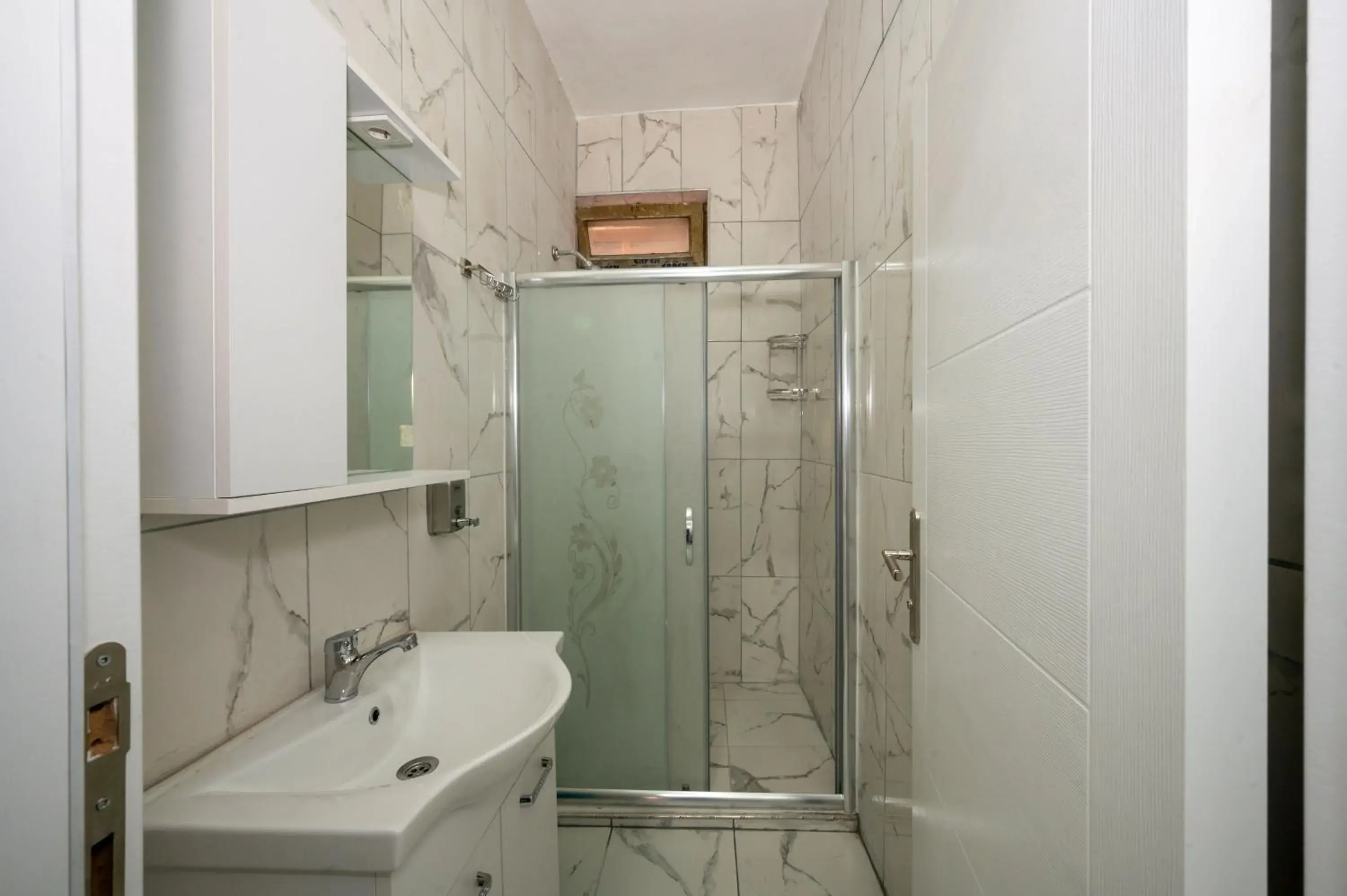8-Bed Female Dormitory Room in XALİLA HOSTEL & CAFE LADİES ROOM 8-Bed Female Dormitory Room in XALİLA HOSTEL & CAFE LADİES ROOM