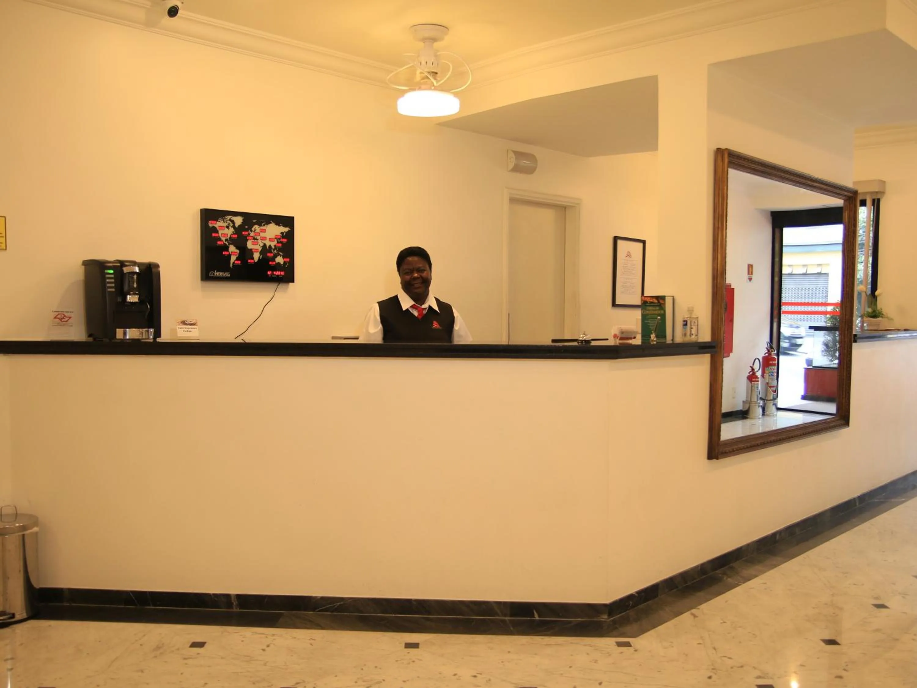 Staff in The Park Hall Flat Service Higienópolis