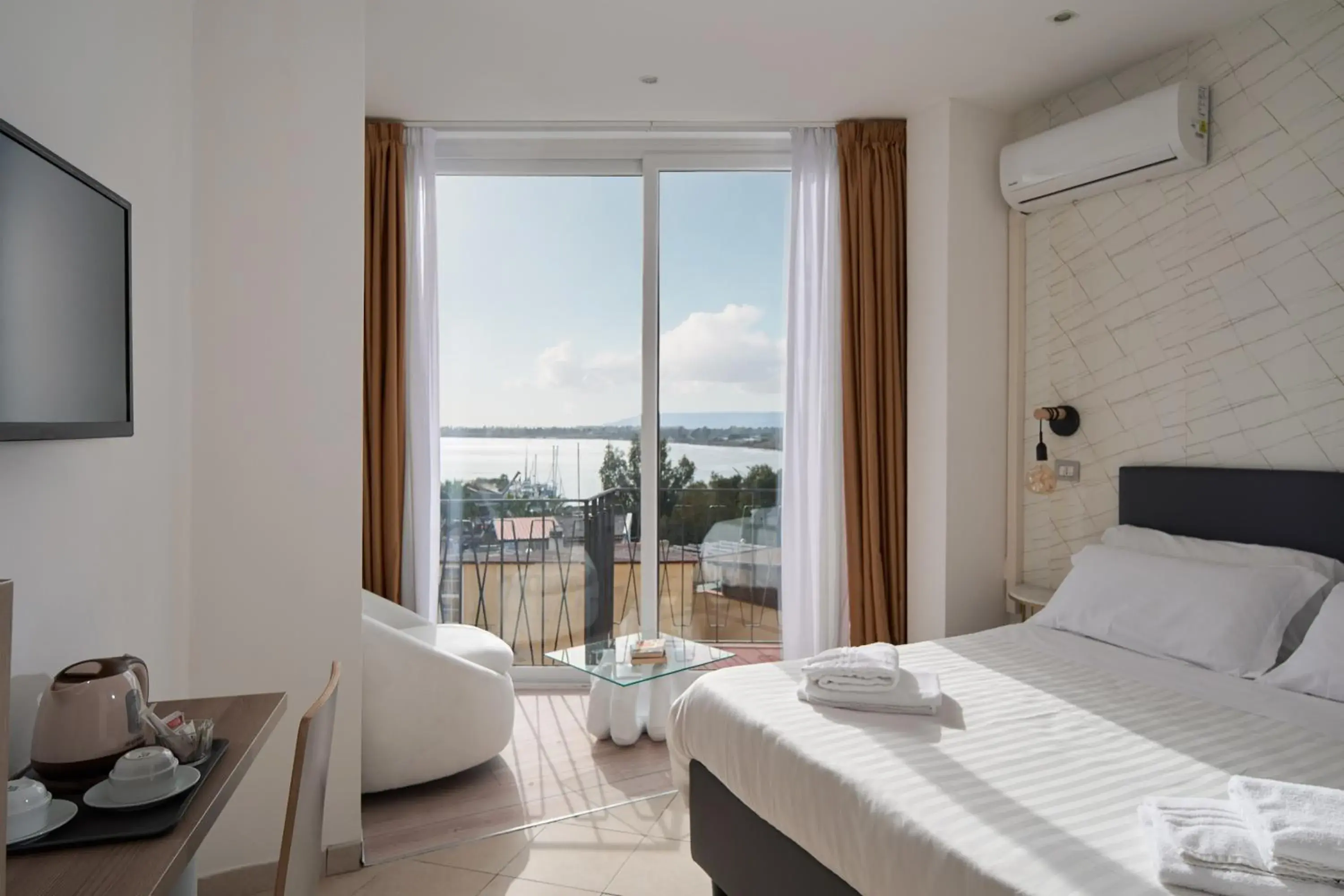 Bedroom in Hotel Centrale Bedroom in Hotel Centrale