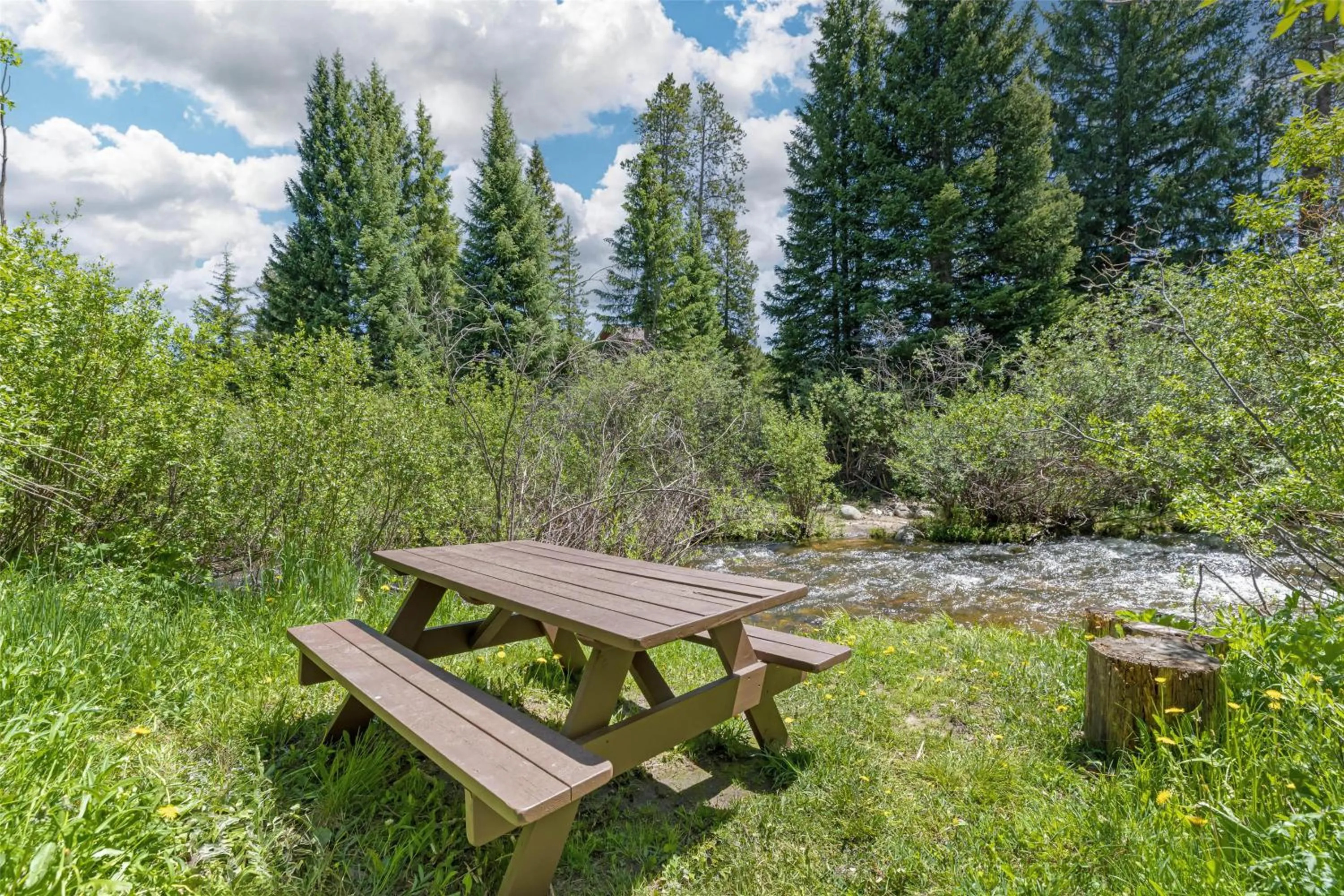 Property building in Best Western Alpenglo Lodge