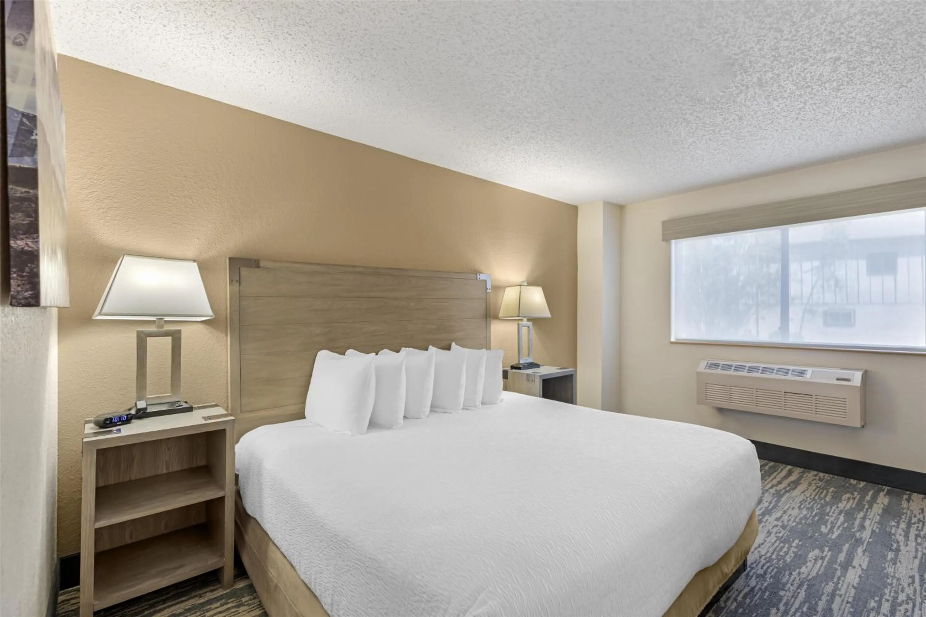 Bedroom, Bed in Best Western Alpenglo Lodge