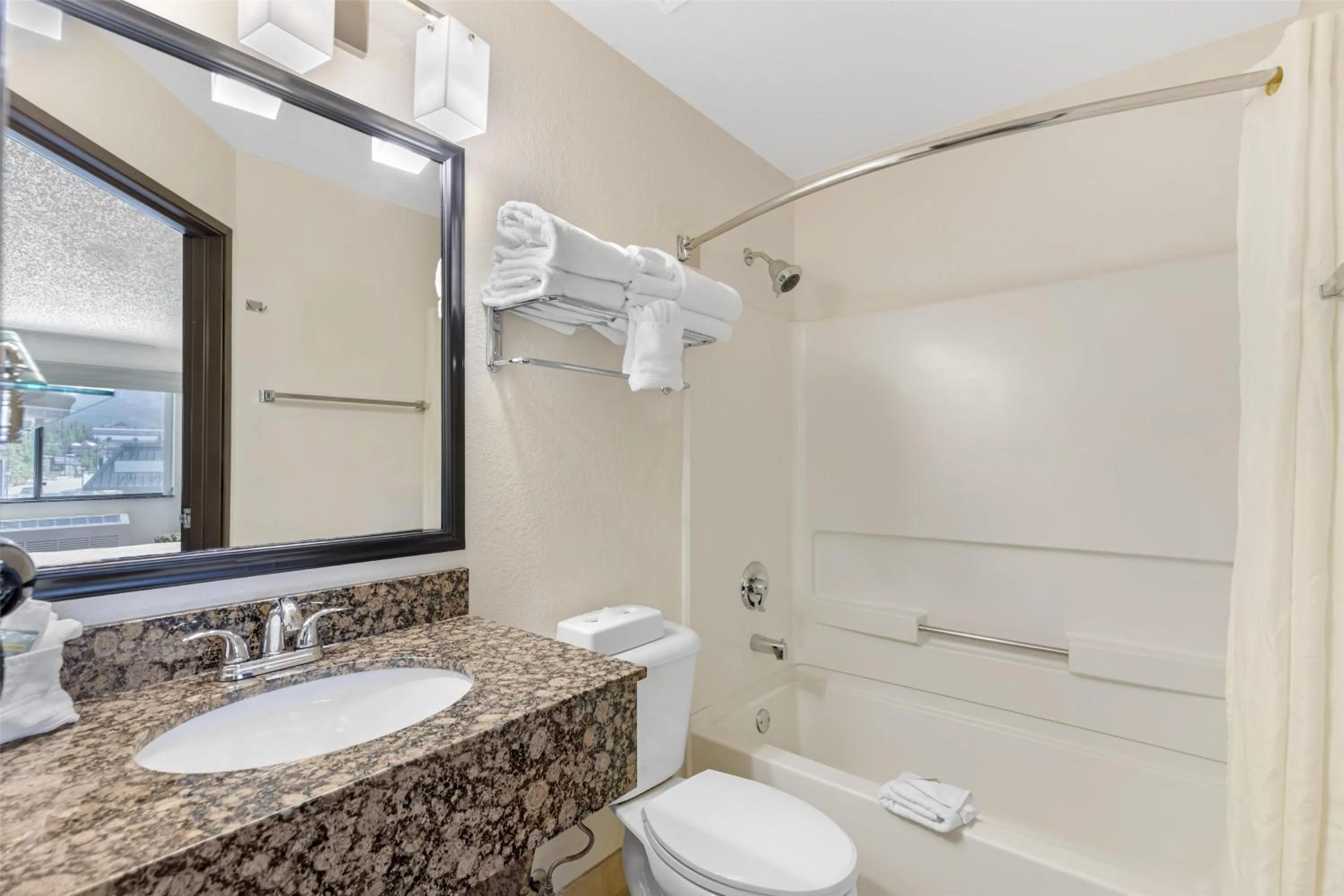 Bathroom in Best Western Alpenglo Lodge