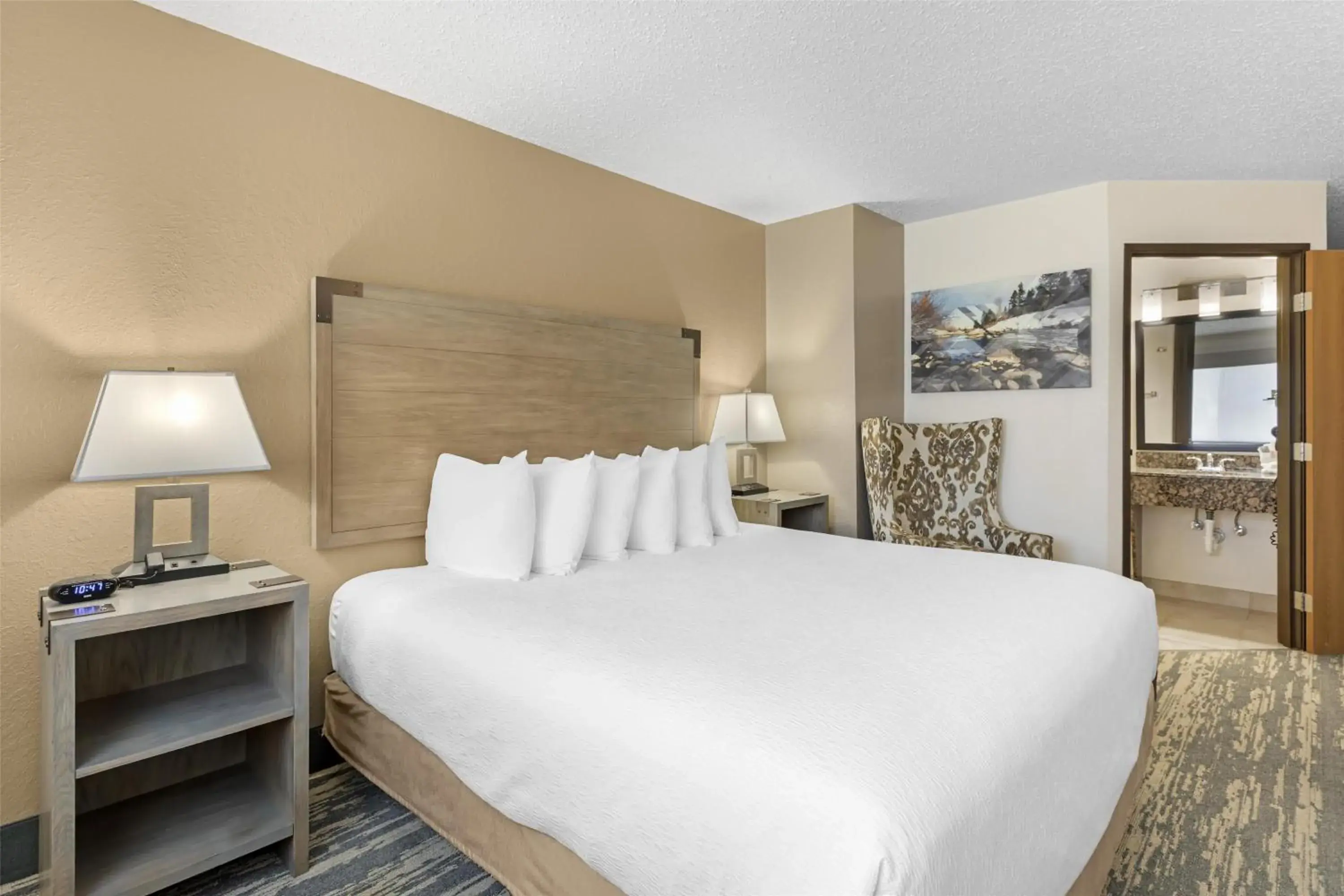 Deluxe King Room in Best Western Alpenglo Lodge Deluxe King Room in Best Western Alpenglo Lodge