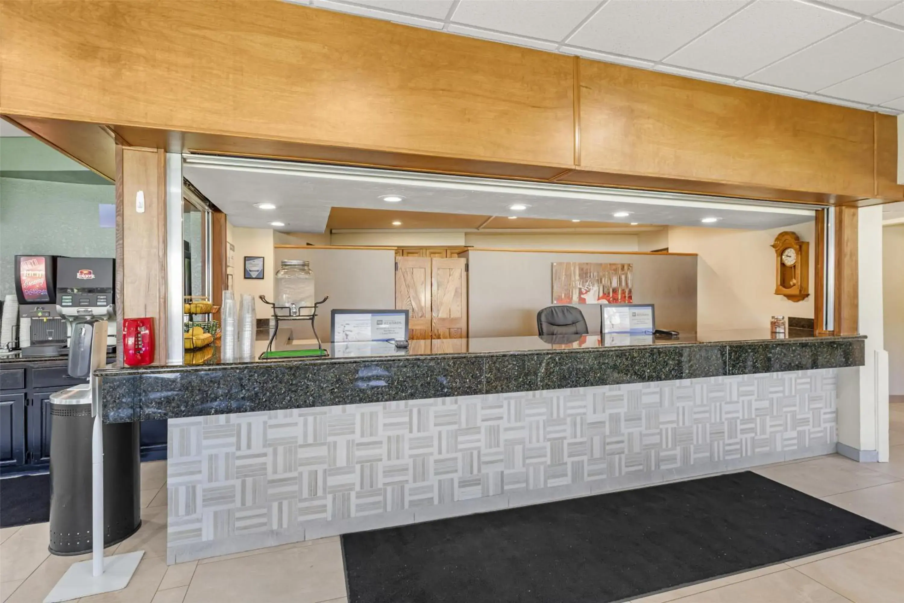 Lobby or reception in Best Western Alpenglo Lodge Lobby or reception in Best Western Alpenglo Lodge